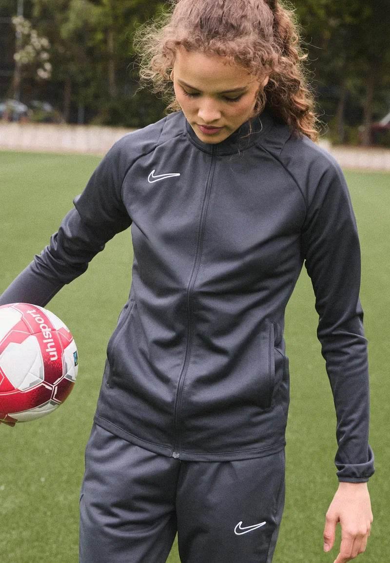 Conjuntos Deportivos de Calidad | Ropa Deportiva para Hombre y Mujer - Zona Camisetas