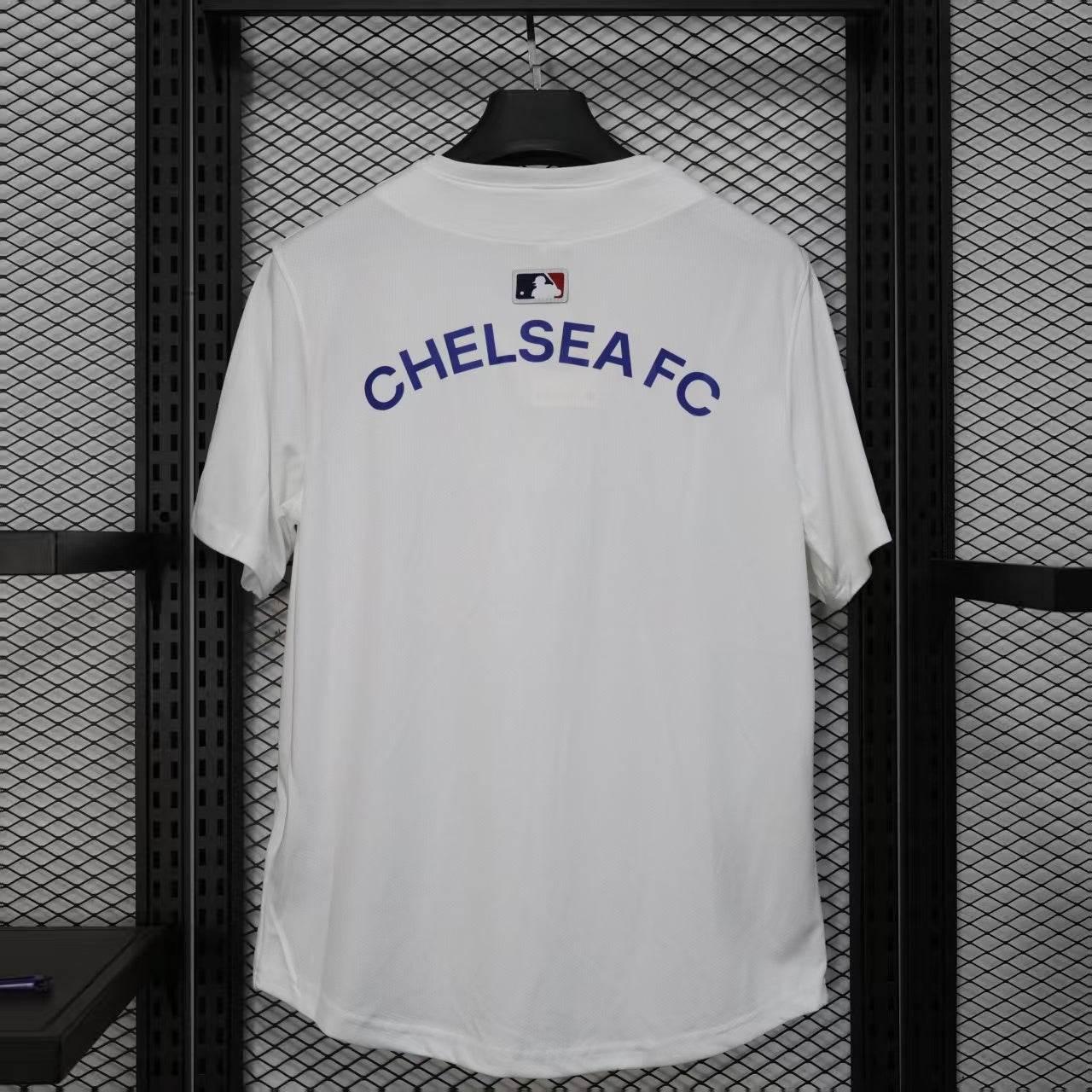 CAMISETA CHELSEA EDICIÓN MLB (VERSIÓN FAN) - ZonaCamisetas
