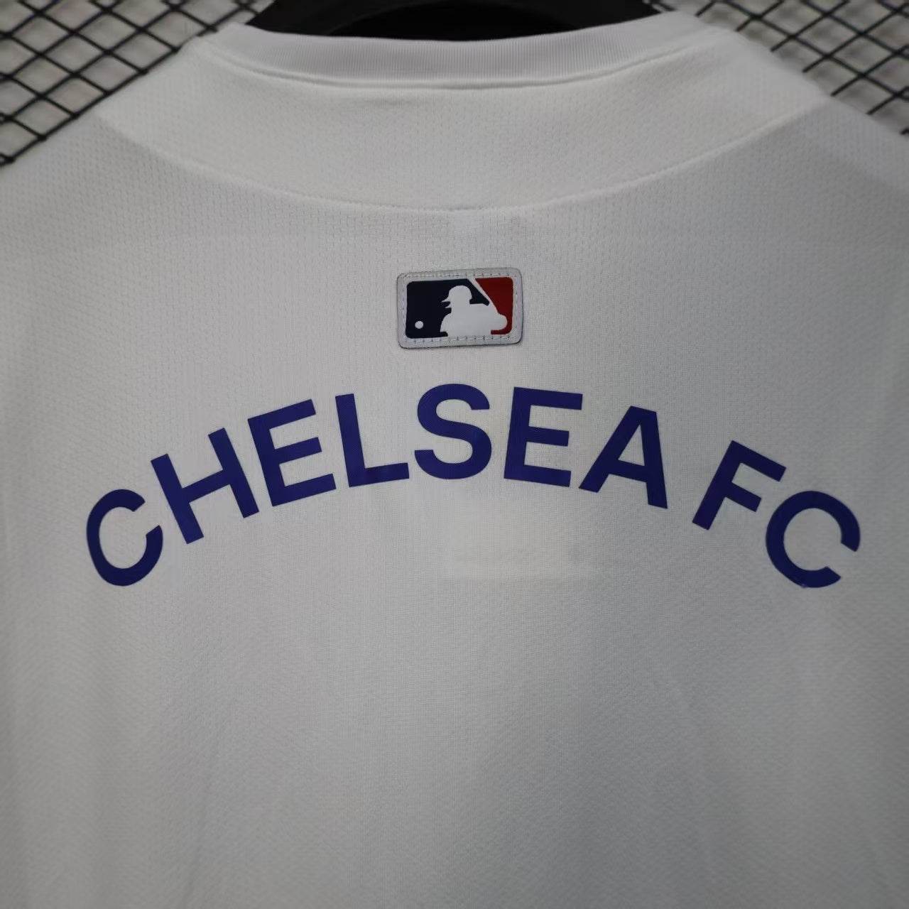 CAMISETA CHELSEA EDICIÓN MLB (VERSIÓN FAN) - ZonaCamisetas