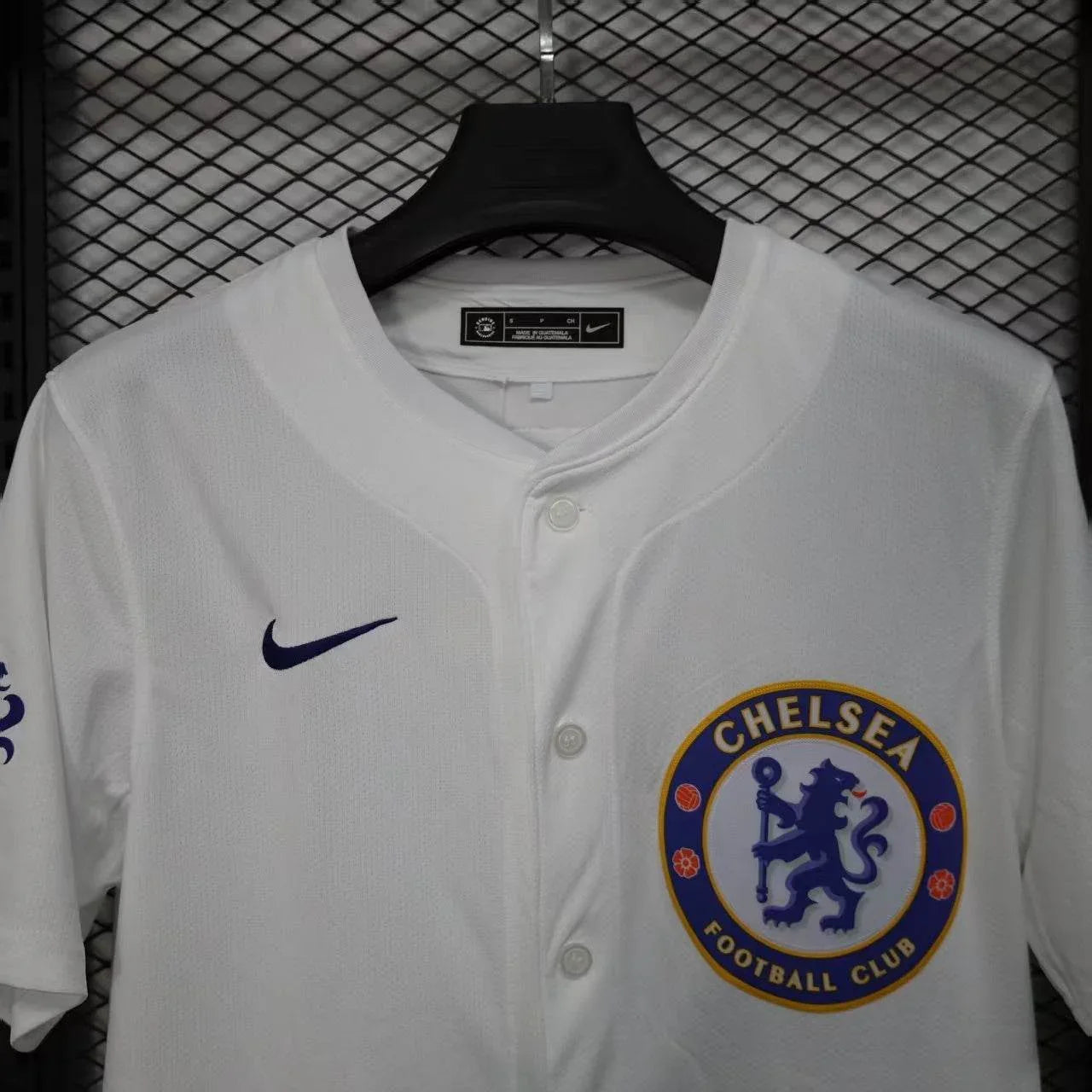 CAMISETA CHELSEA EDICIÓN MLB (VERSIÓN FAN) - ZonaCamisetas