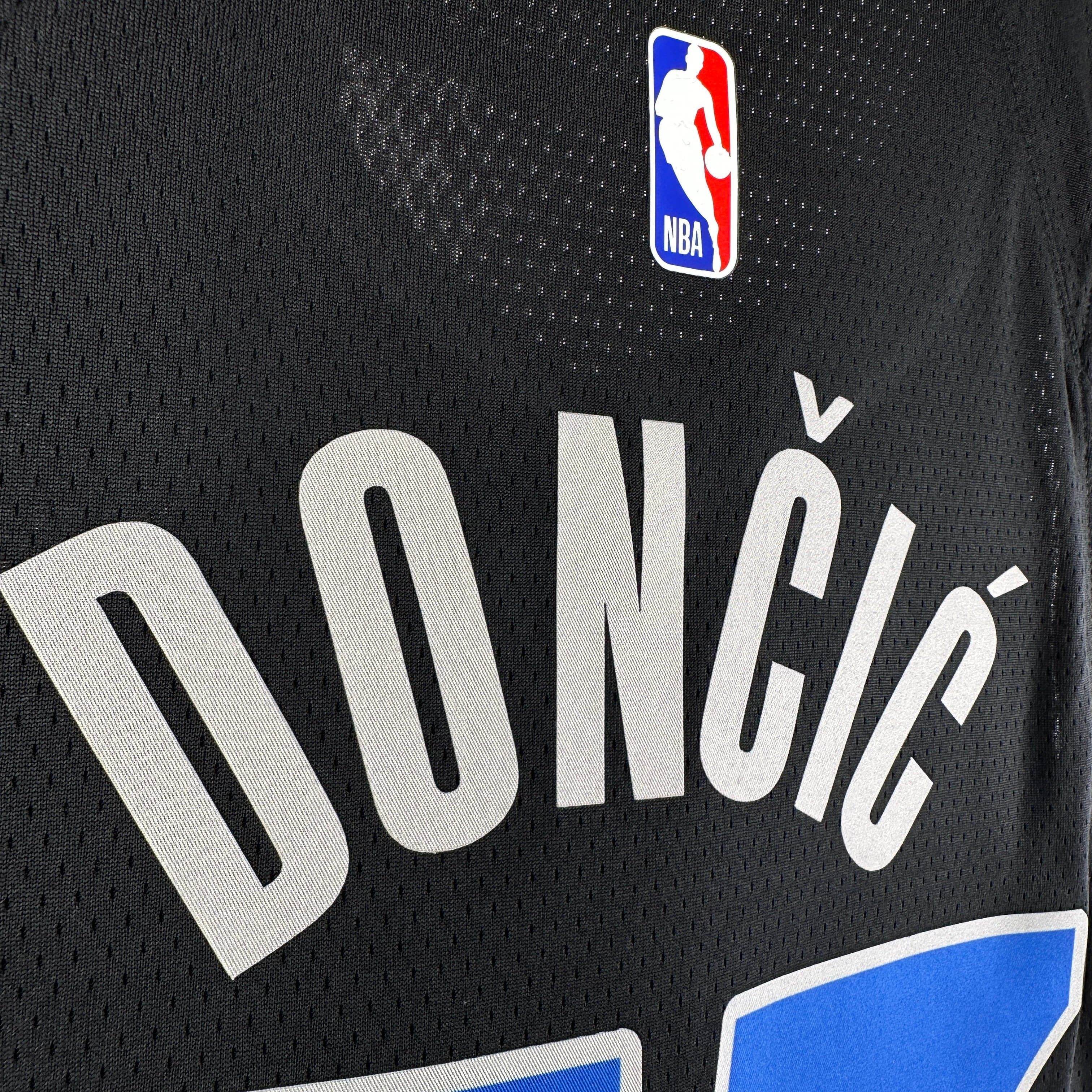 CAMISETA DALLAS MAVS SEASON 24 HOMBRE EDICION DONČIĆ (NBA) - ZonaCamisetas