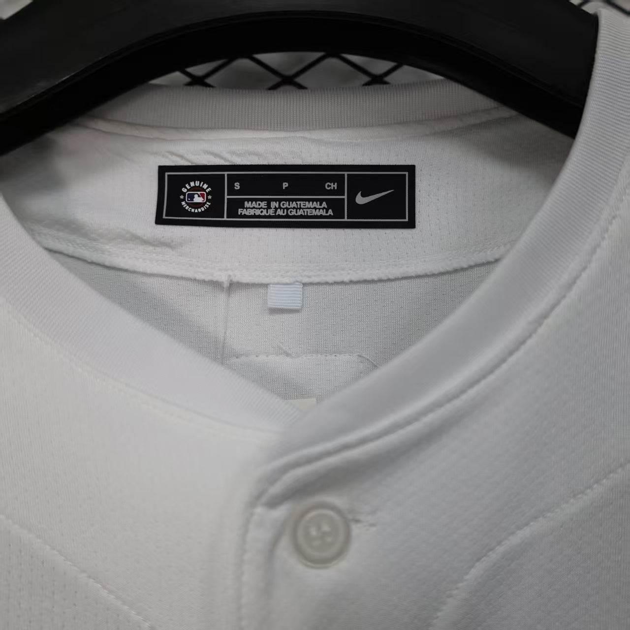 CAMISETA CHELSEA EDICIÓN MLB (VERSIÓN FAN) - ZonaCamisetas