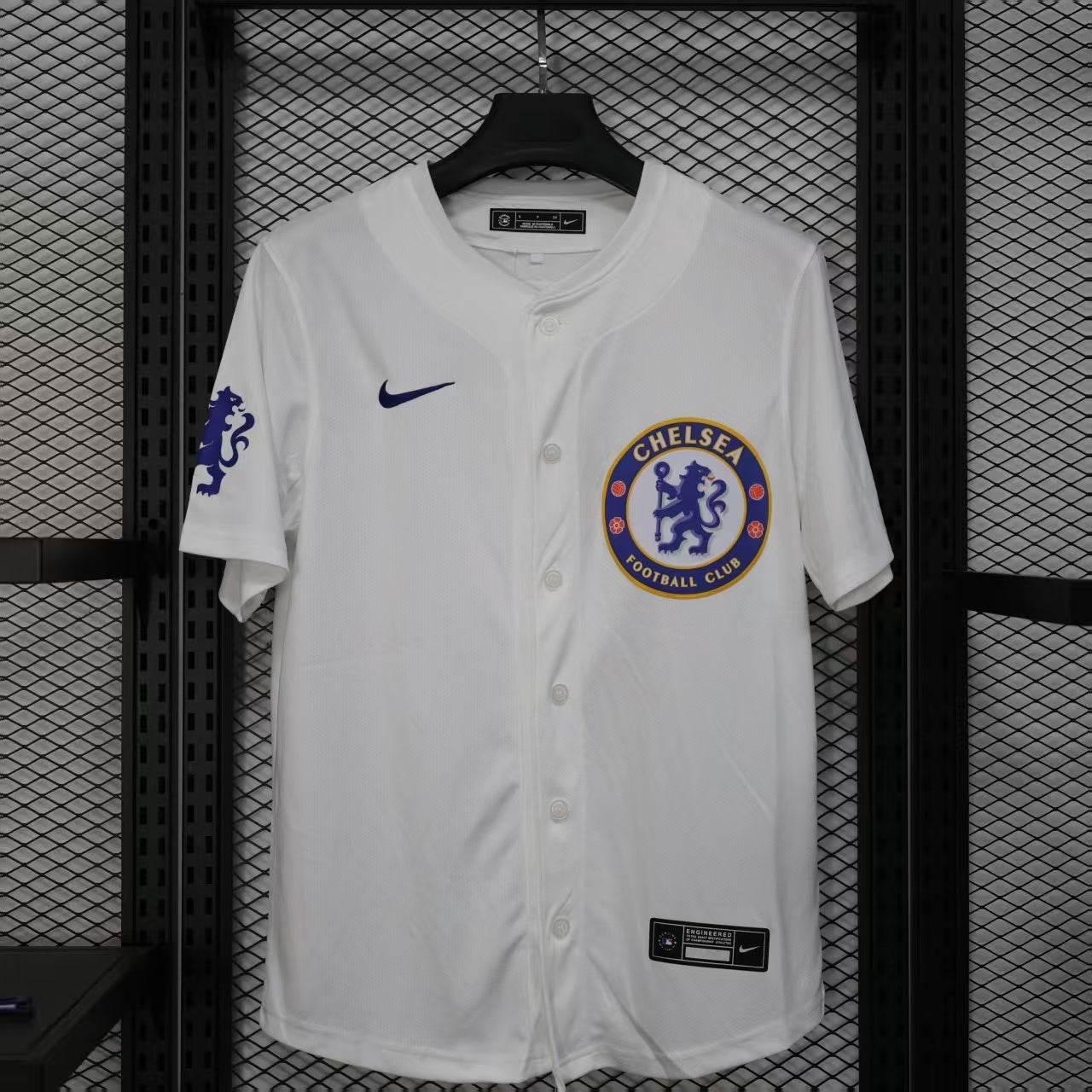 CAMISETA CHELSEA EDICIÓN MLB (VERSIÓN FAN) - ZonaCamisetas
