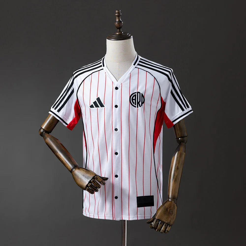 CAMISETA RIVER PLATE EDICIÓN MLB (VERSIÓN FAN) - ZonaCamisetas