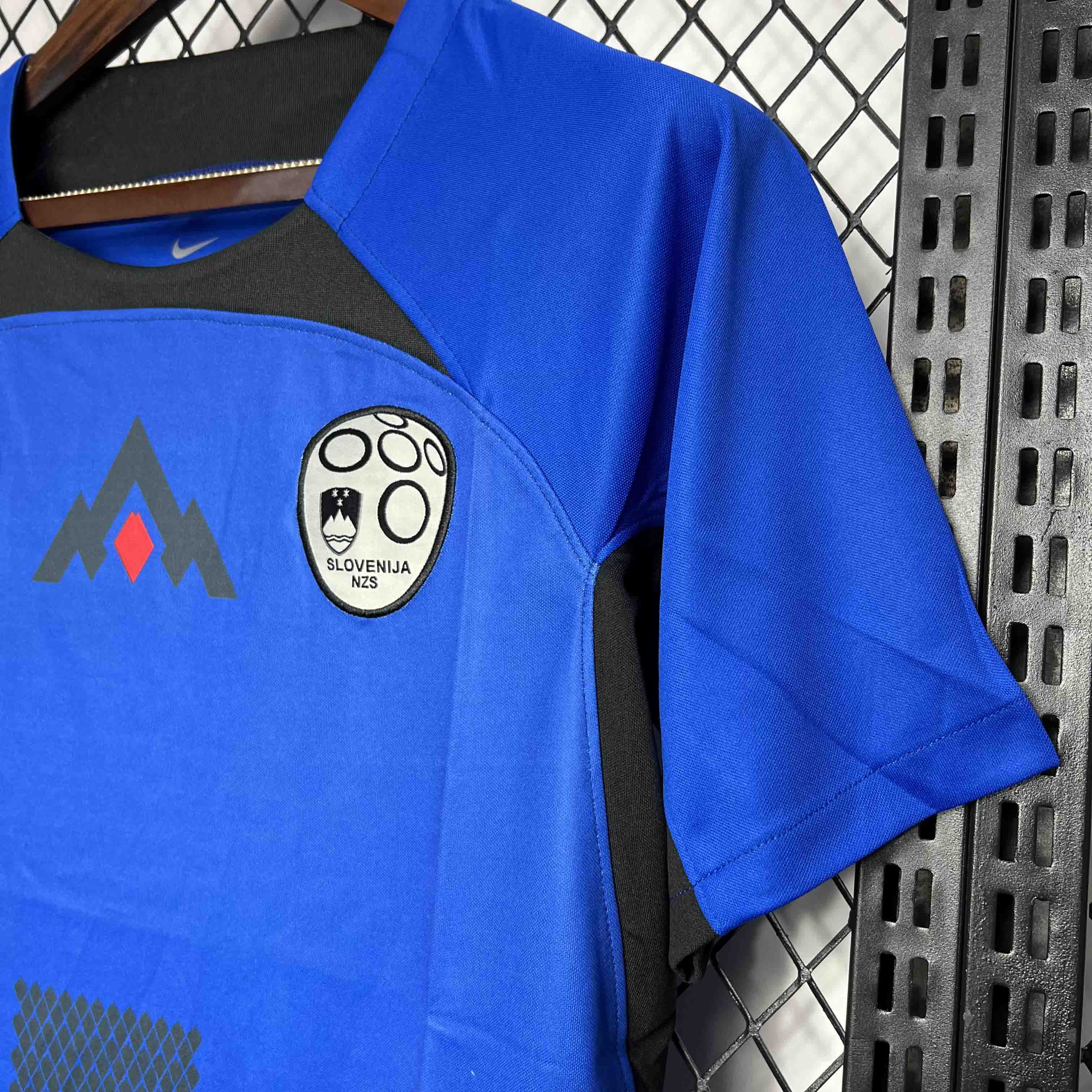 CAMISETA ESLOVENIA l 2024 HOMBRE (VERSIÓN FAN)