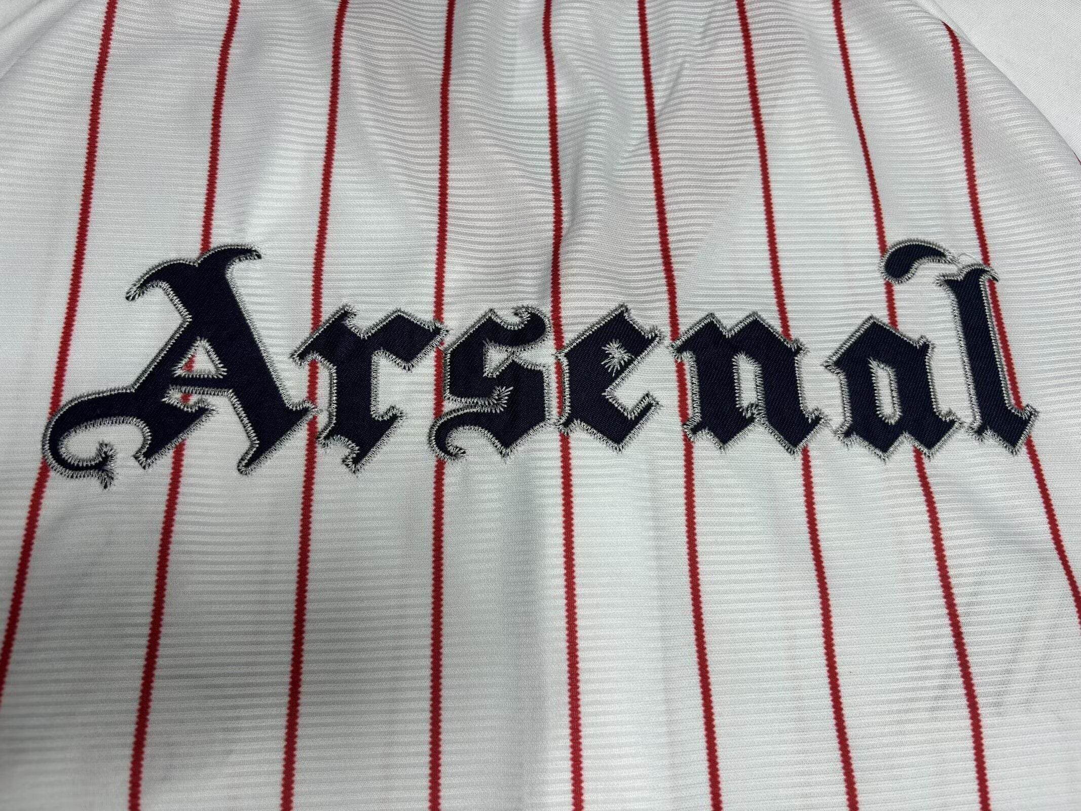 CAMISETA ARSENAL EDICIÓN MLB (VERSIÓN FAN) - ZonaCamisetas