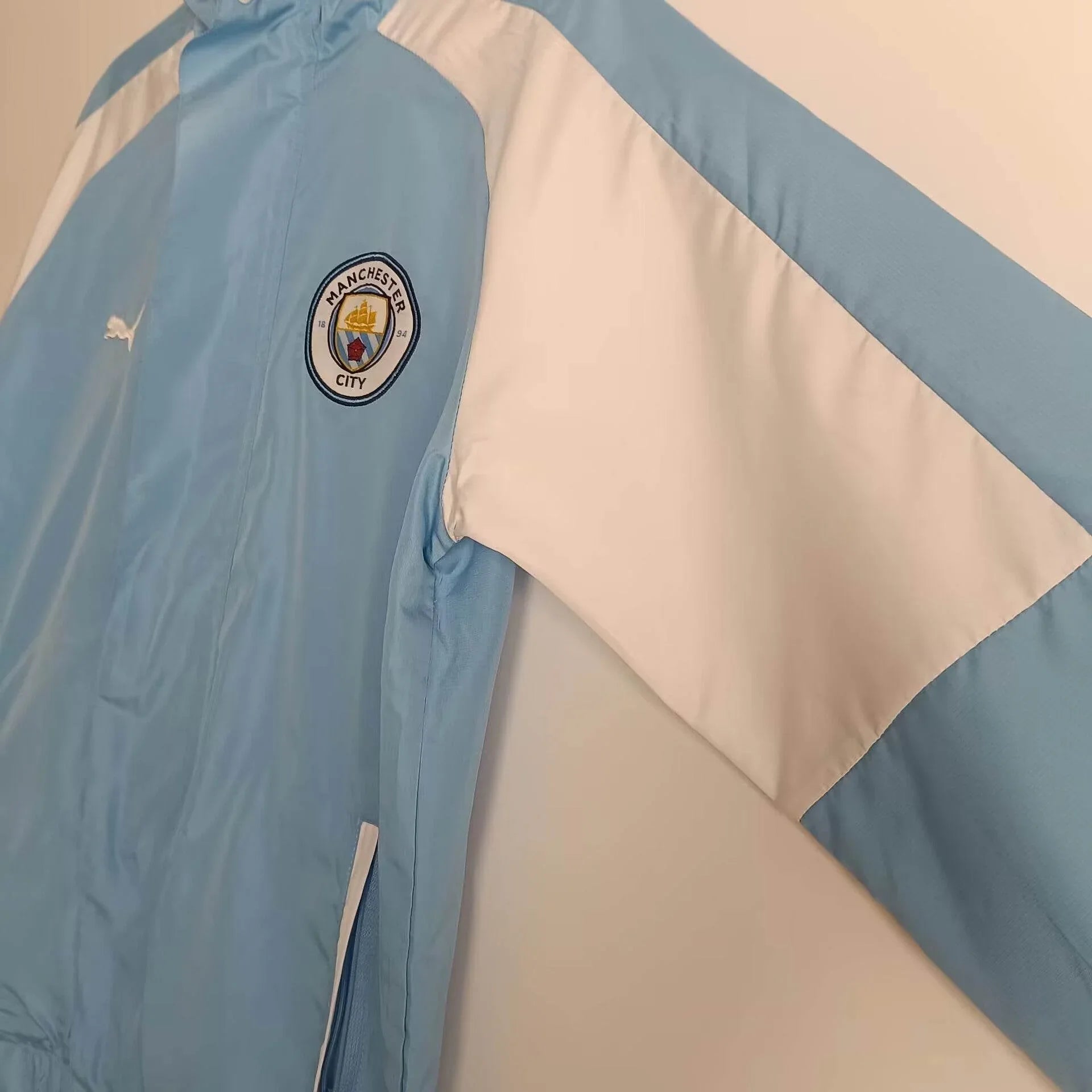 CORTAVIENTO MANCHESTER CITY l 24/25 - ZonaCamisetas