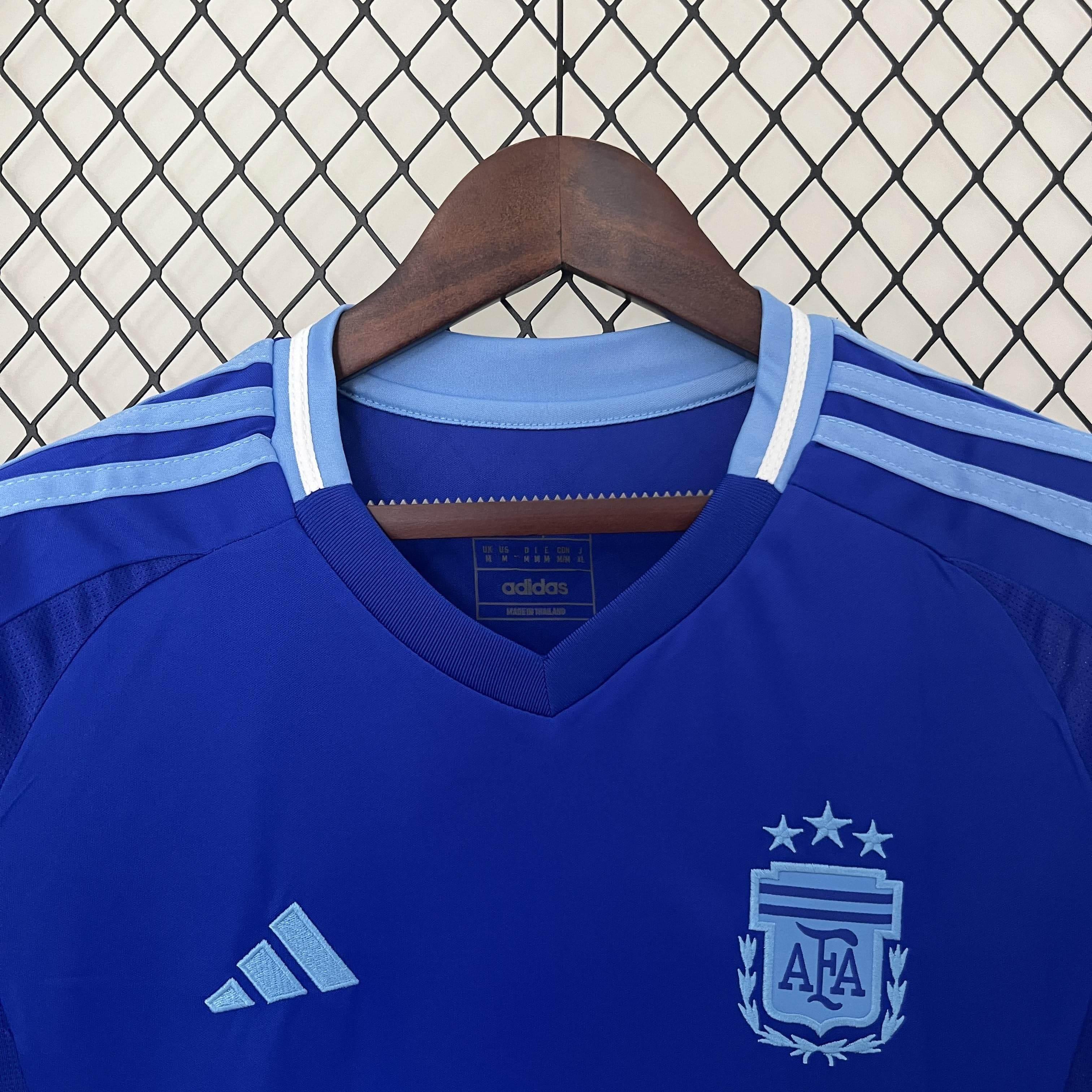 CAMISETA ARGENTINA Il 2024 MUJER (VERSIÓN FAN) - ZonaCamisetas
