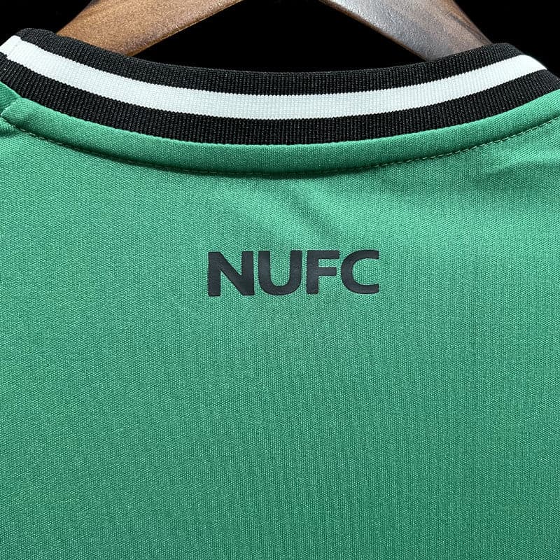 CAMISETA NEWCASTLE Il 23/24 HOMBRE (VERSIÓN FAN)