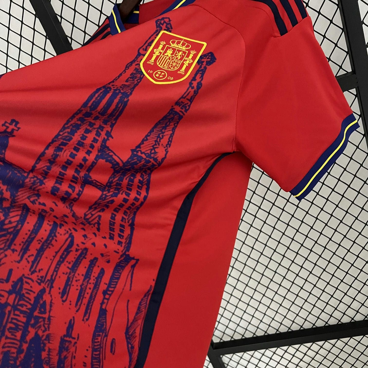 CAMISETA ESPAÑA ESPECIAL I 23/24 HOMBRE (VERSIÓN FAN)