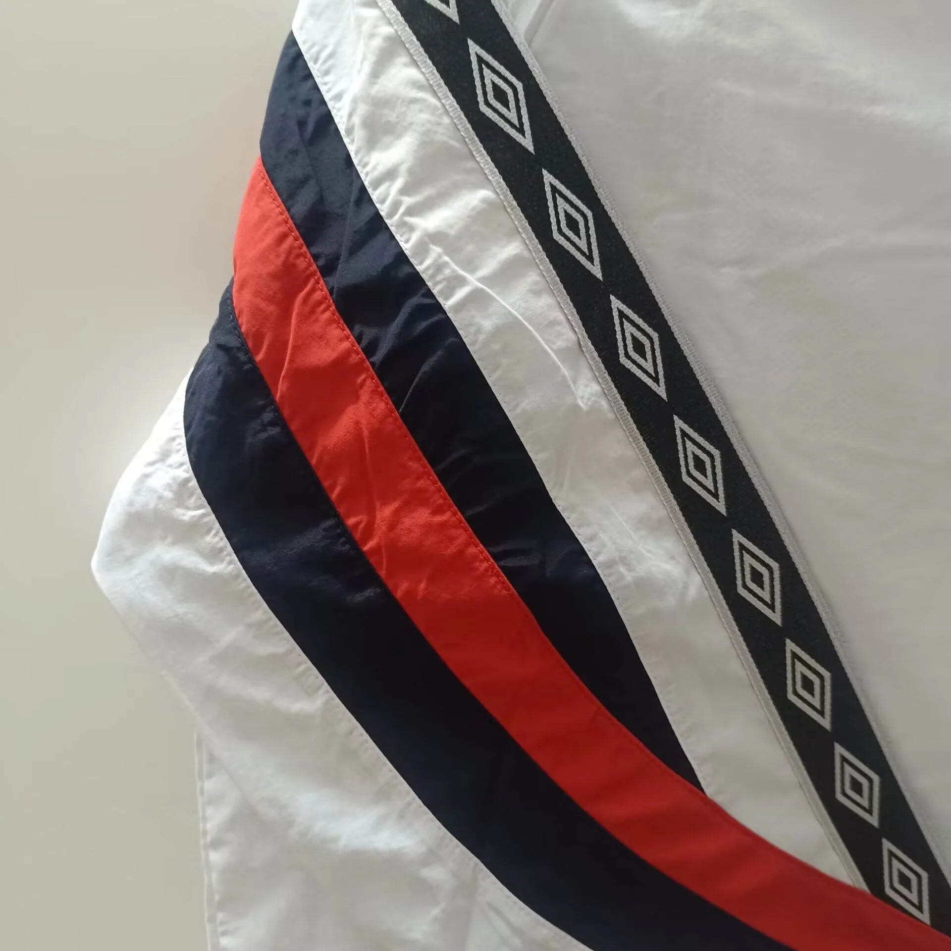 CORTAVIENTO INGLATERRA ll 24/25 - ZonaCamisetas