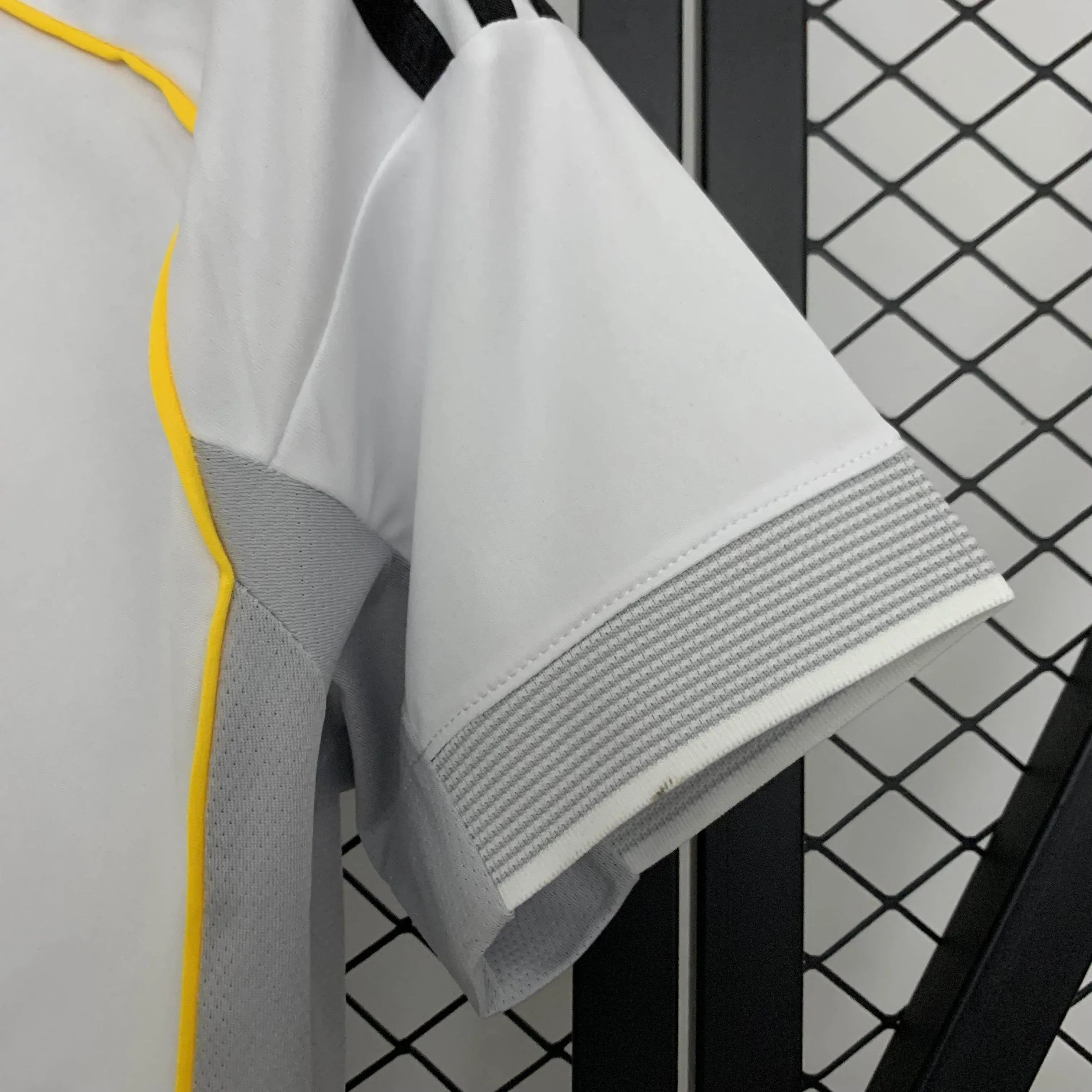 CAMISETA REAL MADRID I 25/26 MUJER (VERSIÓN FAN) - ZonaCamisetas