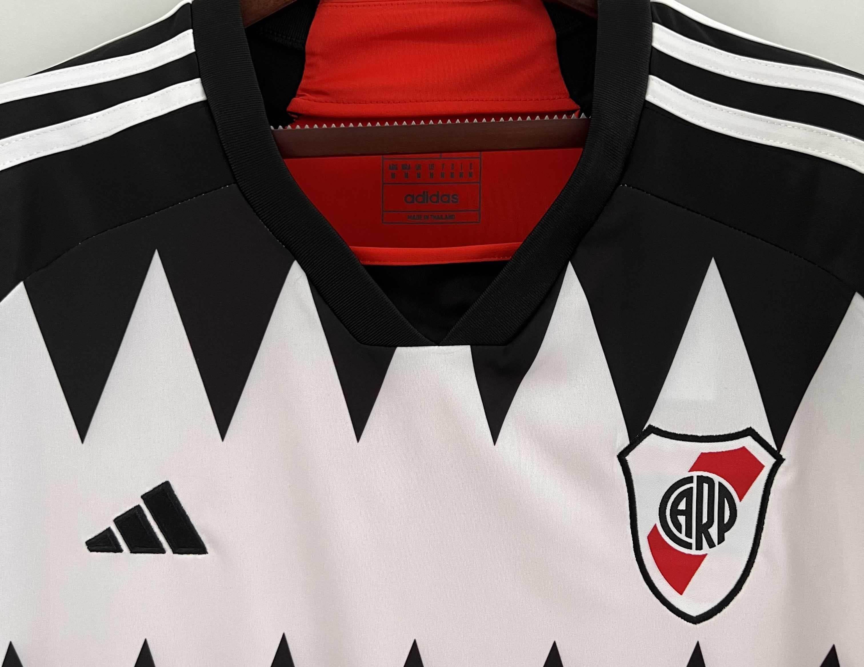 CAMISETA RIVER PLATE Il 23/24 HOMBRE (VERSIÓN FAN) - ZonaCamisetas