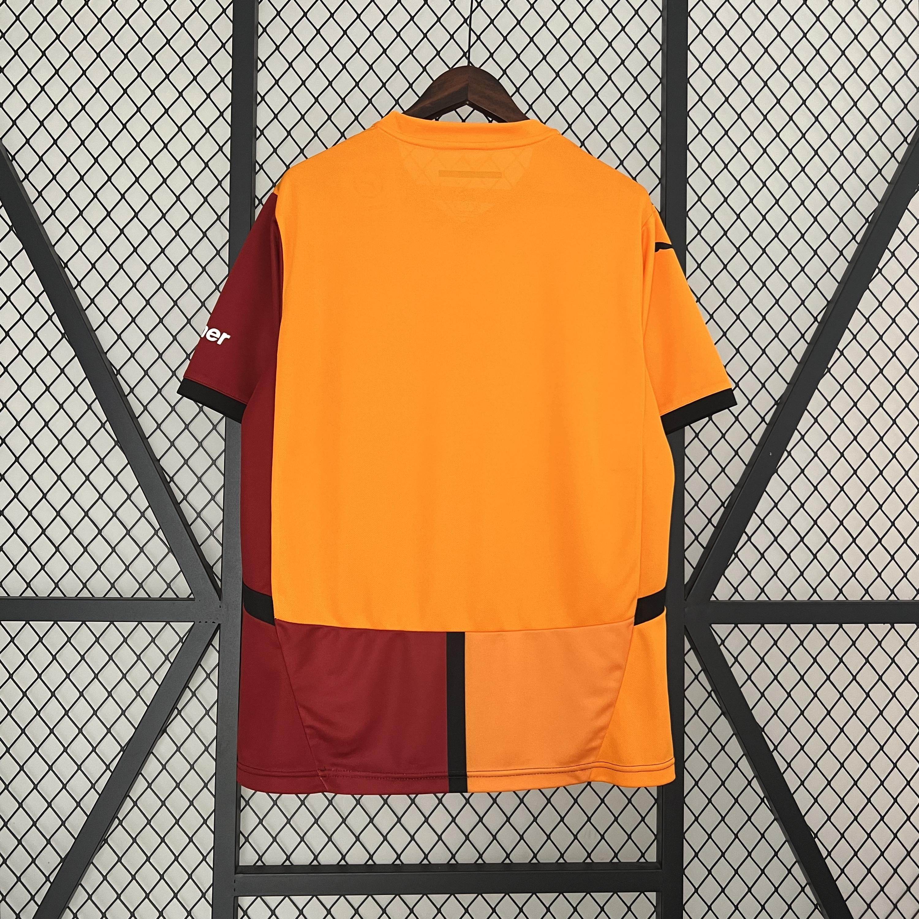 CAMISETA GALATASARAY I 24/25 HOMBRE (VERSIÓN FAN) - ZonaCamisetas