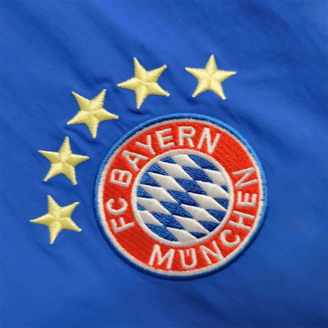 CORTAVIENTO BAYERN DE MUNICH IIl REVERSIBLE 23/24 - ZonaCamisetas