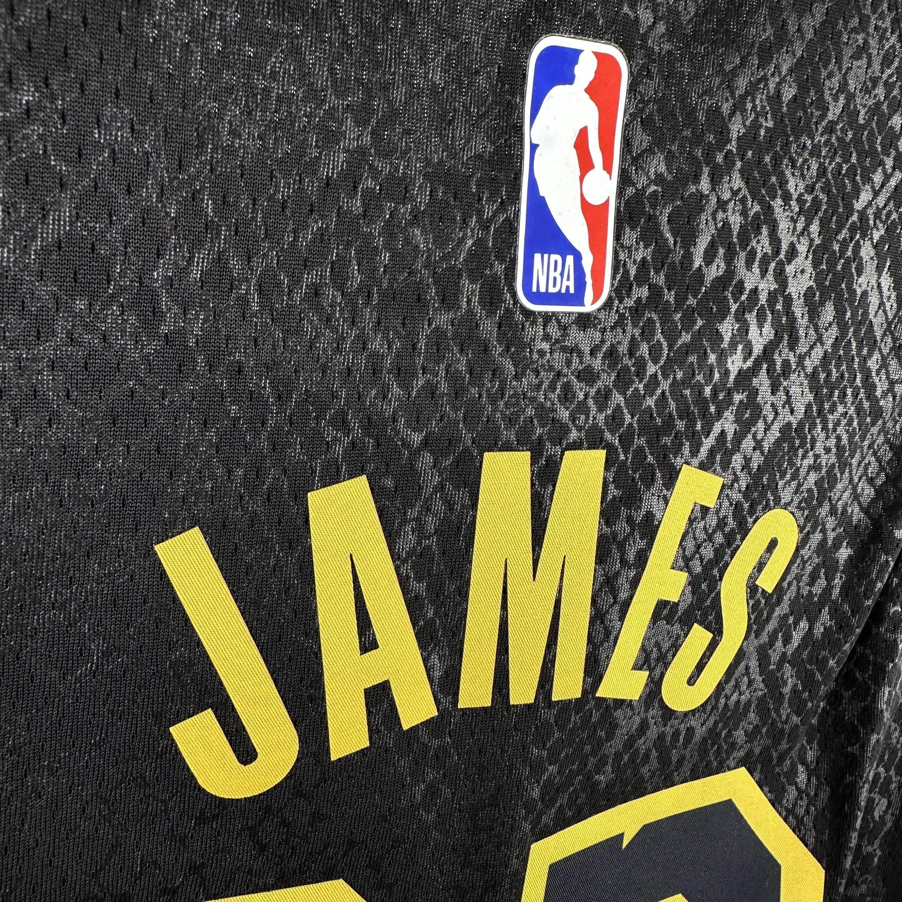 CAMISETA LAKERS SEASON 24 HOMBRE EDICION JAMES (NBA) - ZonaCamisetas