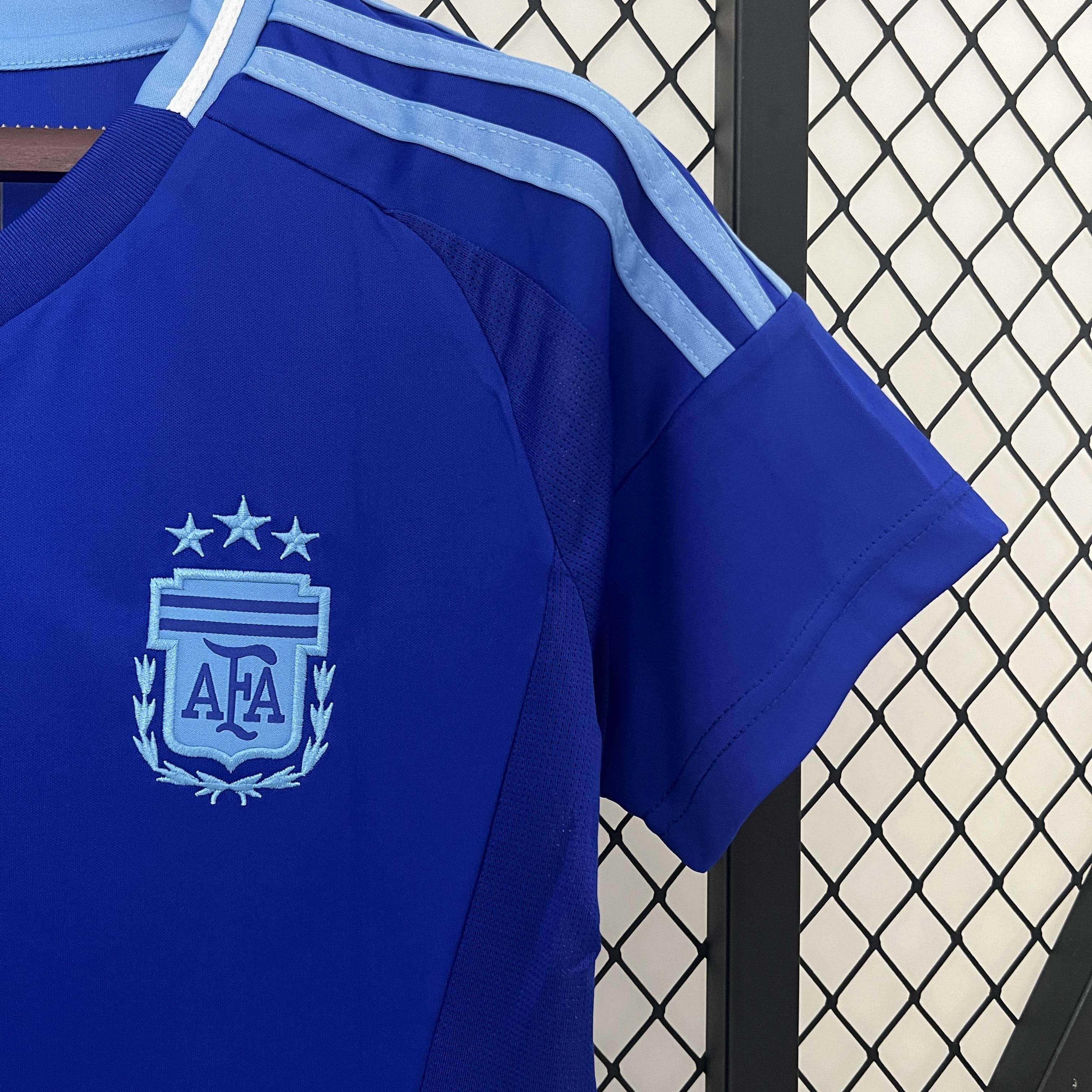CAMISETA ARGENTINA Il 2024 MUJER (VERSIÓN FAN) - ZonaCamisetas