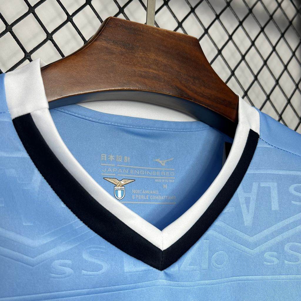 CAMISETA LAZIO I 24/25 HOMBRE (VERSIÓN FAN) - ZonaCamisetas