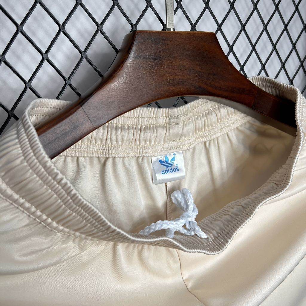 BAYERN MUNICH SHORT Il 24/25 - ZonaCamisetas