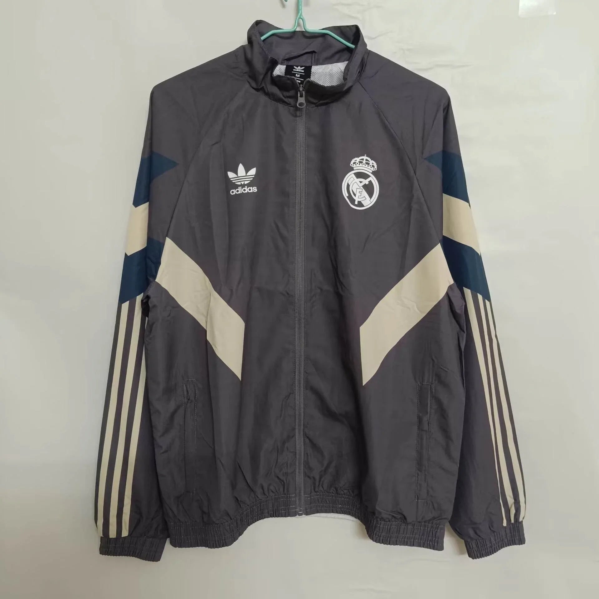 CORTAVIENTO REAL MADRID llI 24/25 - ZonaCamisetas