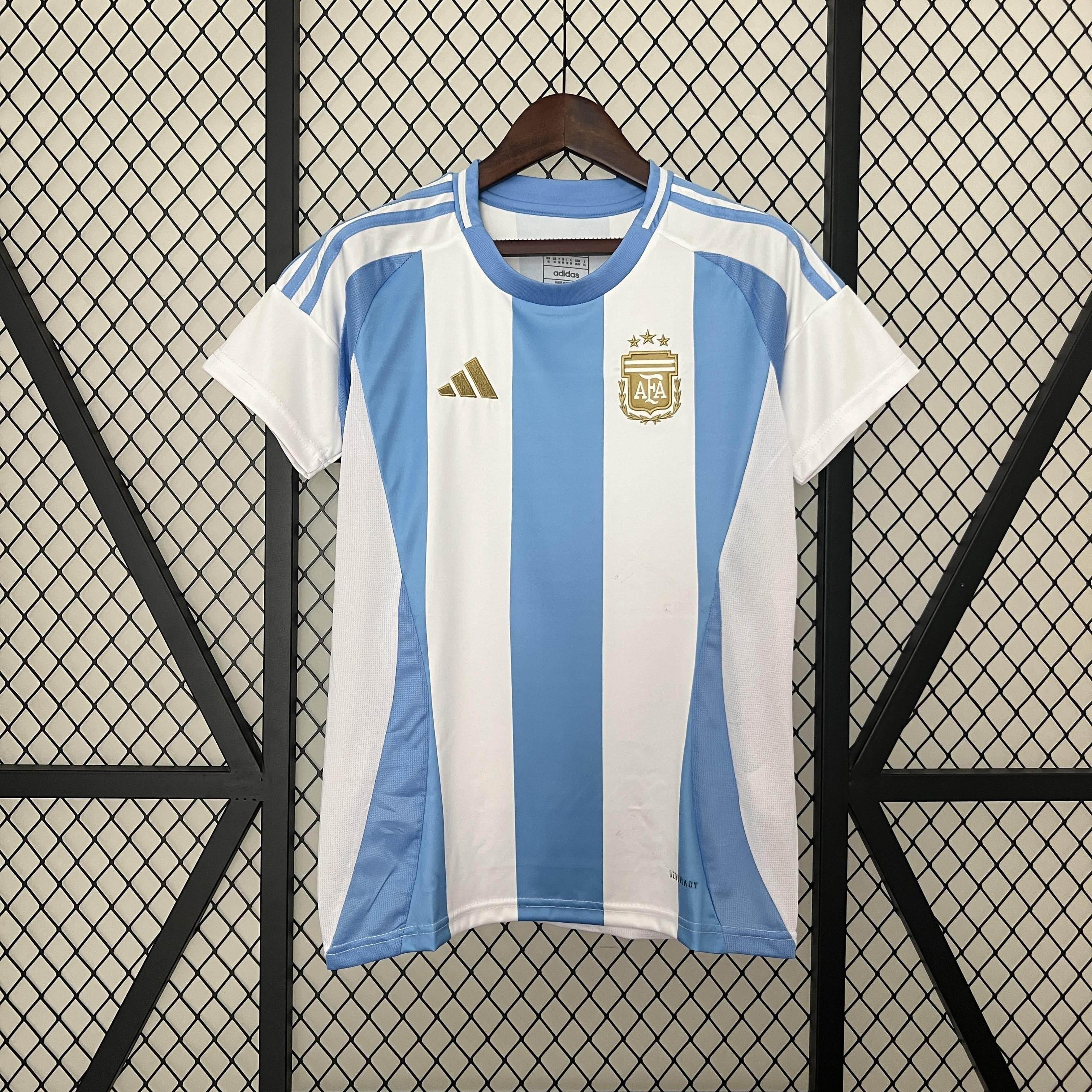CAMISETA ARGENTINA I 2024 MUJER (VERSIÓN FAN) - ZonaCamisetas