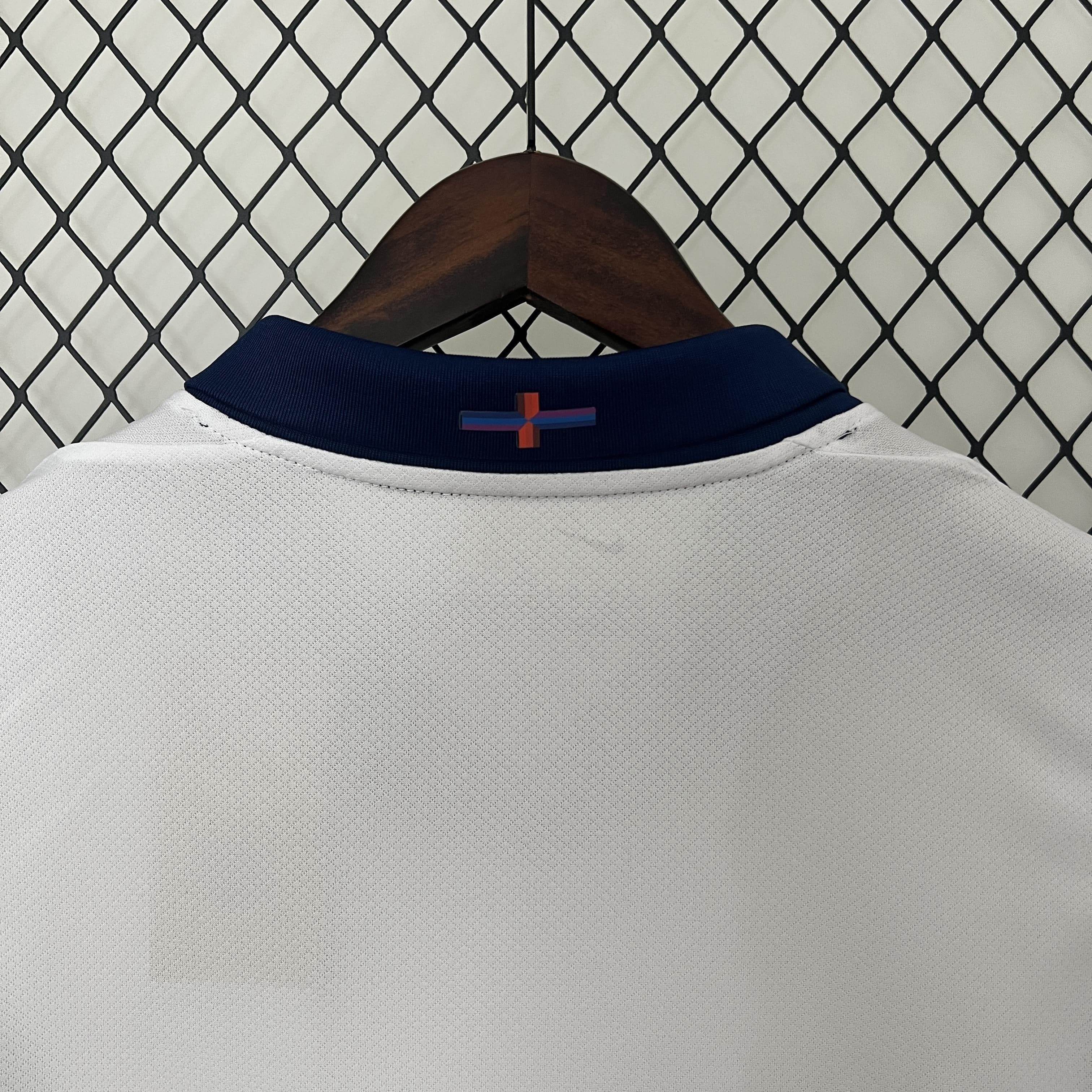 CAMISETA INGLATERRA l EURO 2024 MUJER (VERSIÓN FAN) - ZonaCamisetas