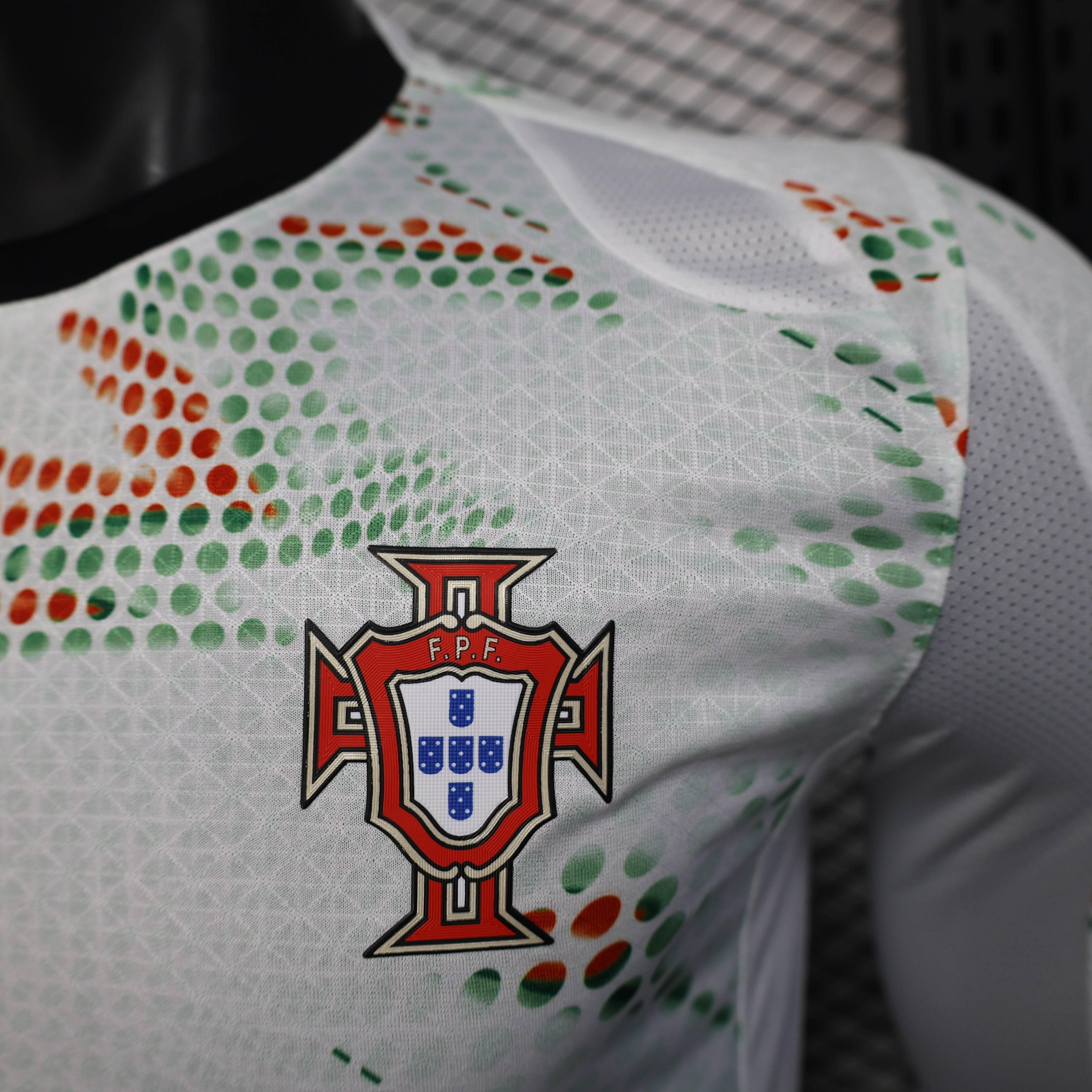 CAMISETA PORTUGAL Il 2025 HOMBRE (VERSIÓN JUGADOR) MANGA LARGA - ZonaCamisetas