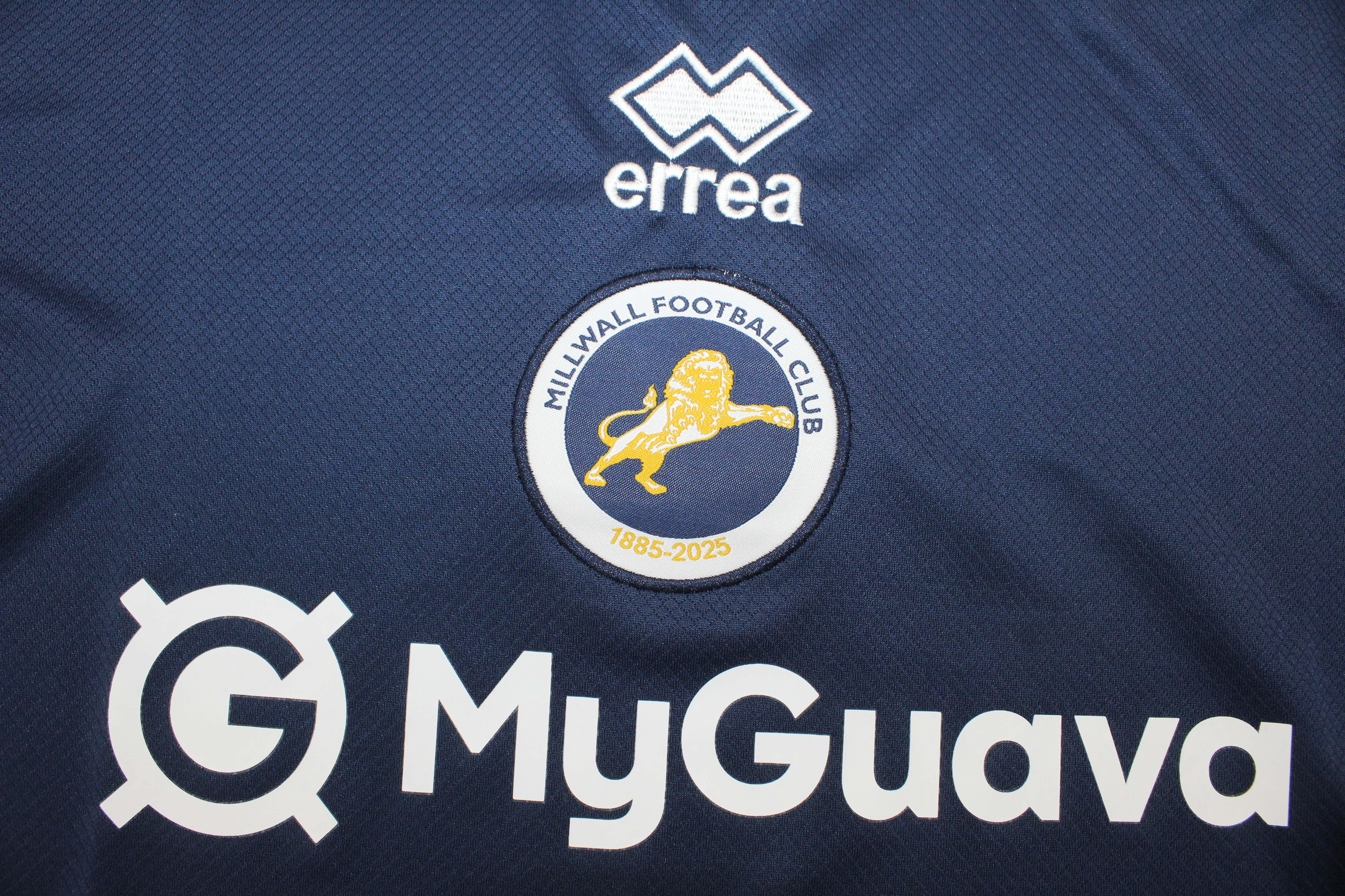CAMISETA MILLWALL FC I 25/26 HOMBRE (VERSIÓN FAN)