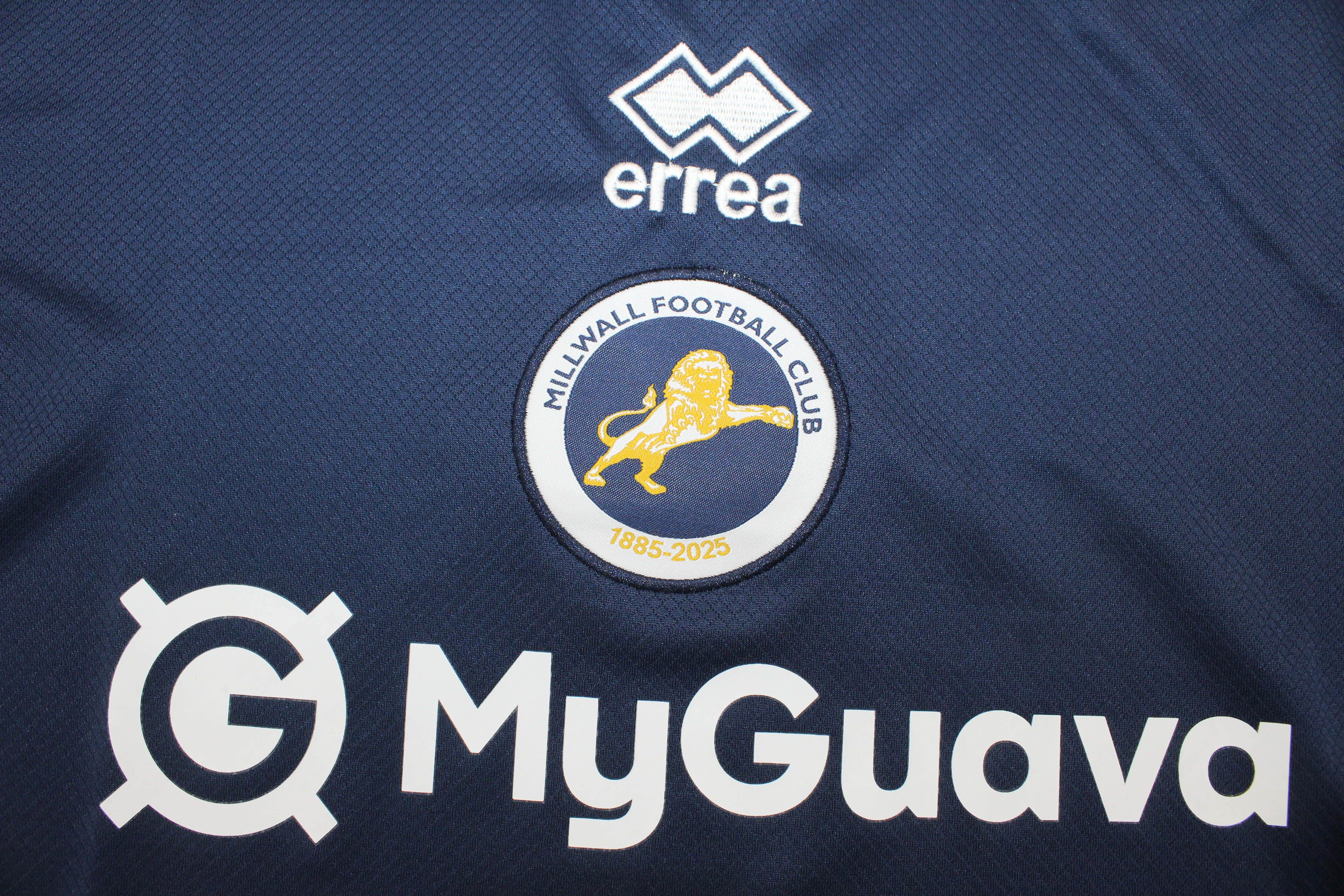 CAMISETA MILLWALL FC I 25/26 HOMBRE (VERSIÓN FAN) - ZonaCamisetas