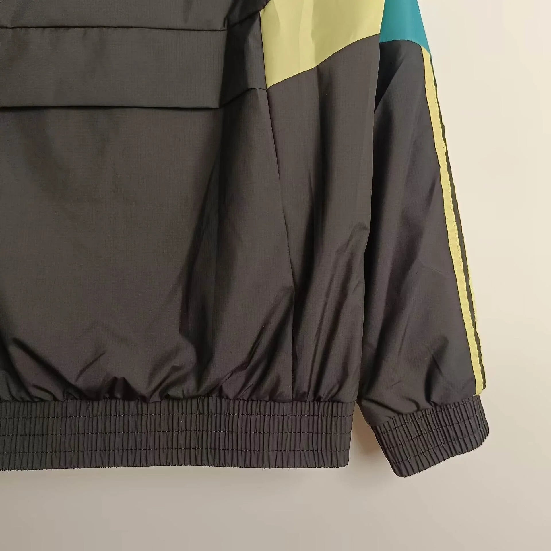 CORTAVIENTO JAMAICA l 24/25 - ZonaCamisetas