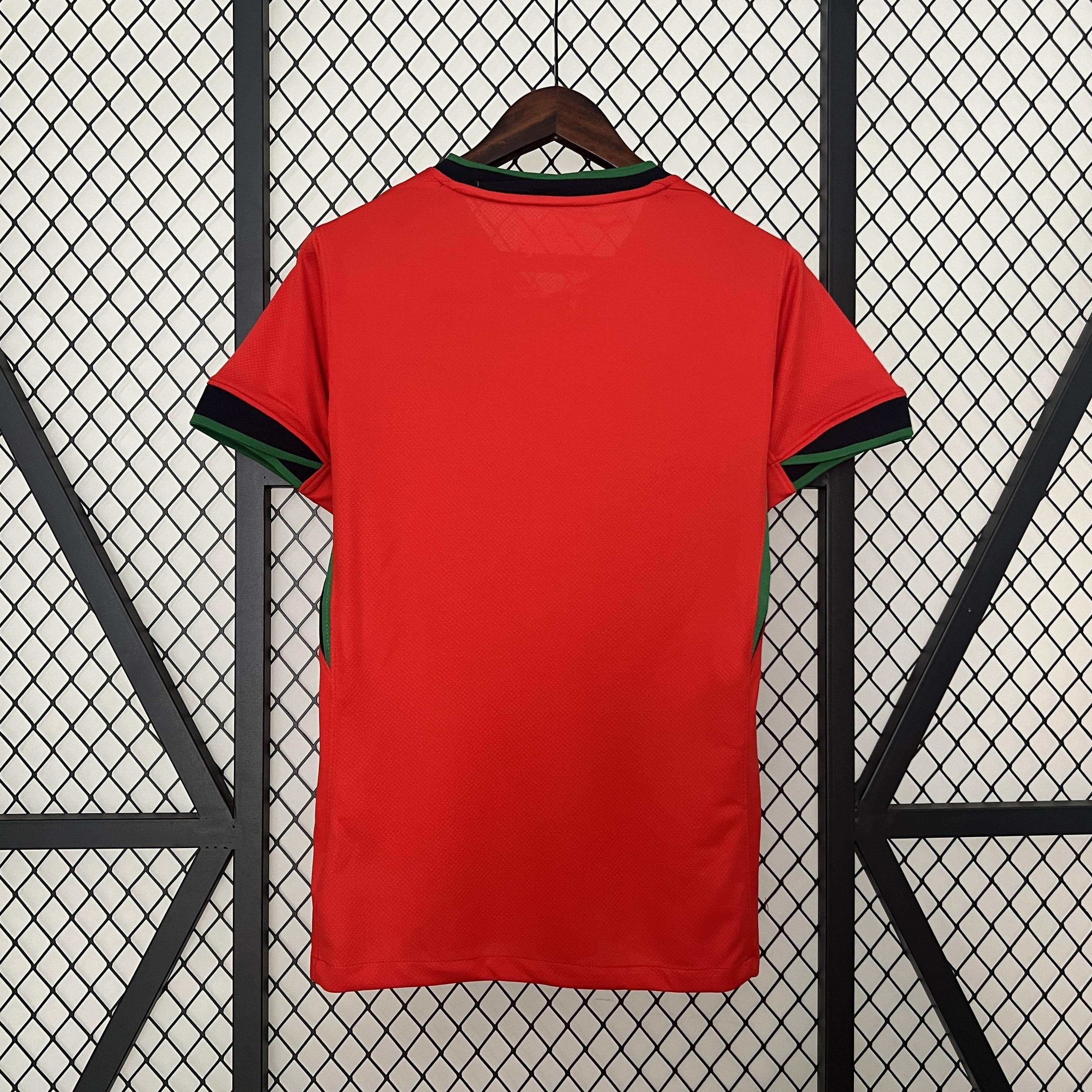 CAMISETA PORTUGAL l 2024 MUJER (VERSIÓN FAN) - ZonaCamisetas