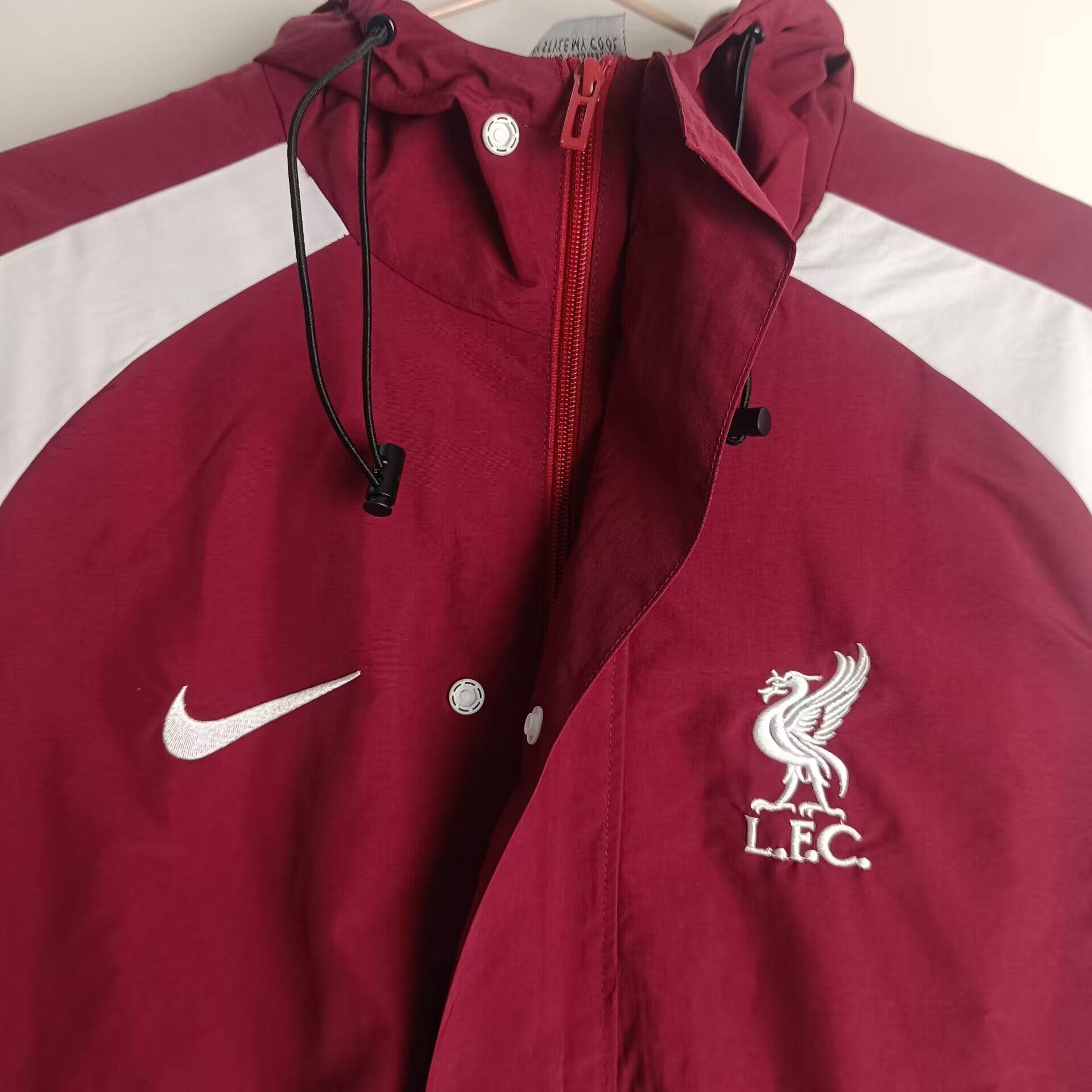 CORTAVIENTO LIVERPOOL 24/25 - ZonaCamisetas