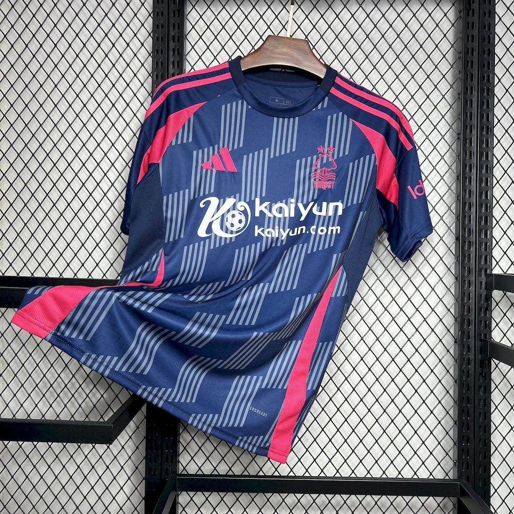 CAMISETA NOTTINGHAM FOREST Il 24/25 HOMBRE (VERSIÓN FAN) - ZonaCamisetas