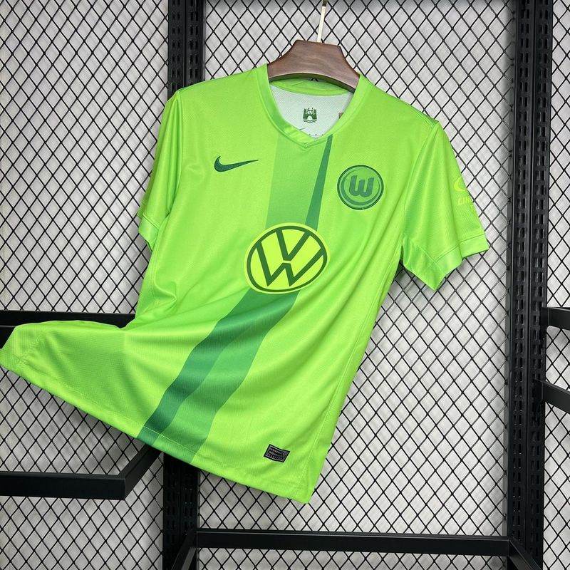 CAMISETA WOLFSBURG I 24/25 HOMBRE (VERSIÓN FAN) - ZonaCamisetas