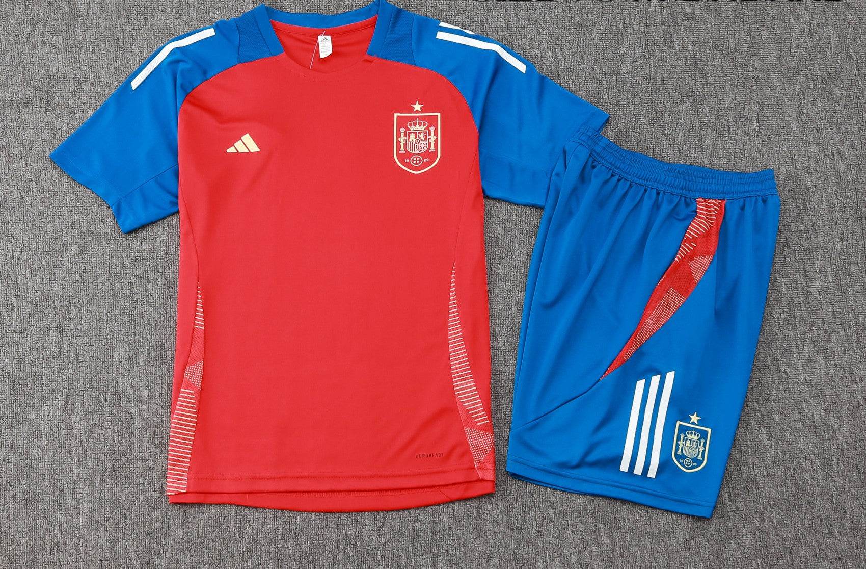 CONJUNTO CORTO ESPAÑA ENTRENAMIENTO I 24/25 HOMBRE - ZonaCamisetas