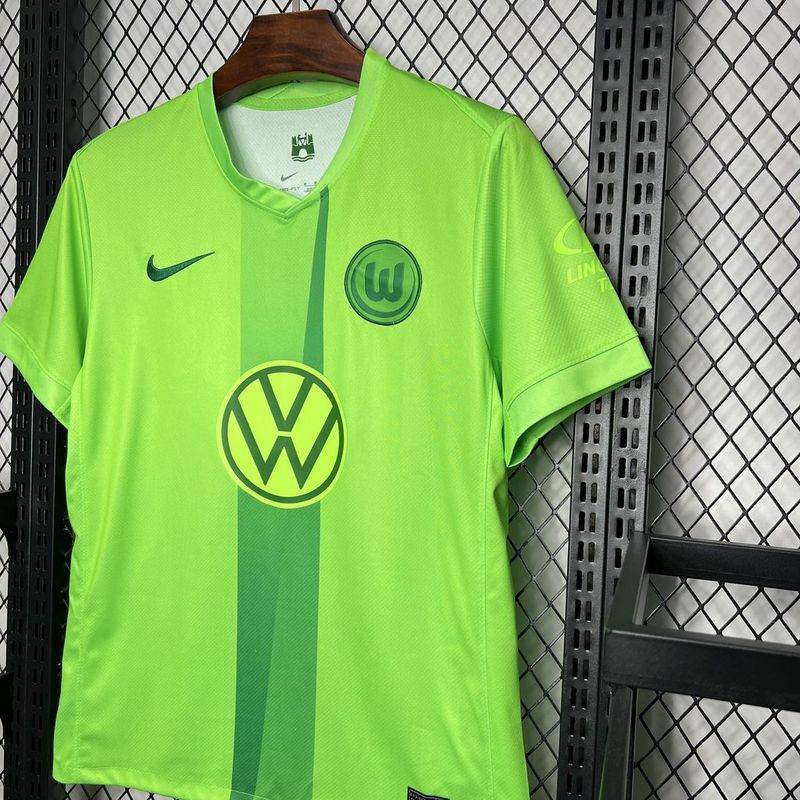 CAMISETA WOLFSBURG I 24/25 HOMBRE (VERSIÓN FAN) - ZonaCamisetas