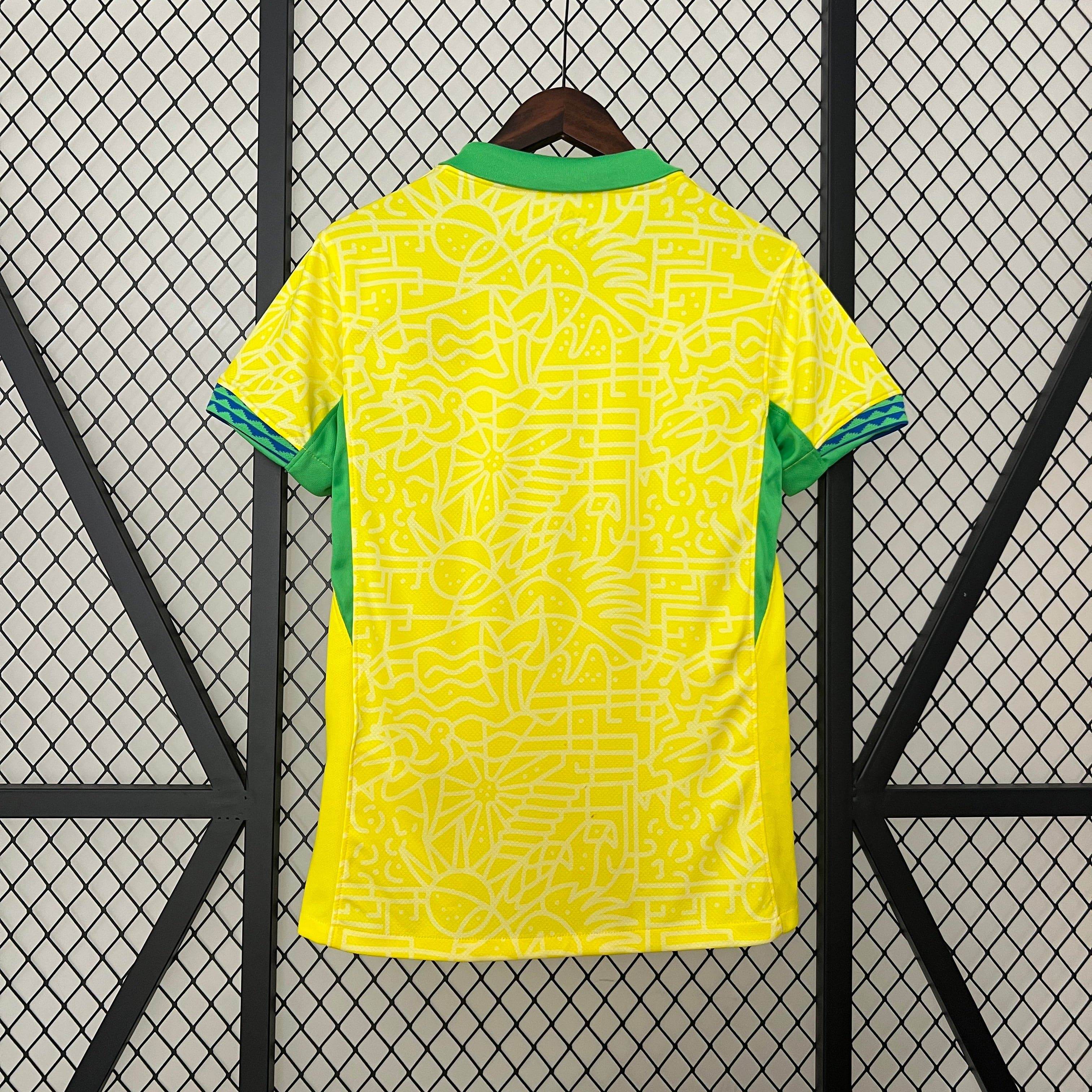 CAMISETA BRASIL I 2024 MUJER (VERSIÓN FAN) - ZonaCamisetas