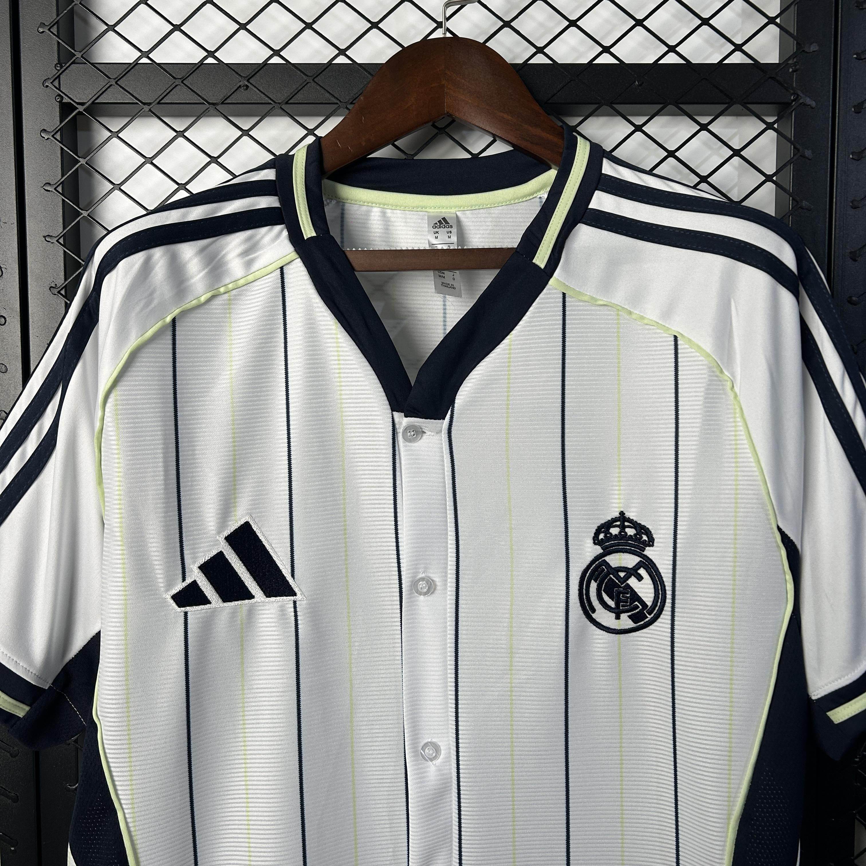 CAMISETA REAL MADRID EDICIÓN MLB (VERSIÓN FAN) - ZonaCamisetas