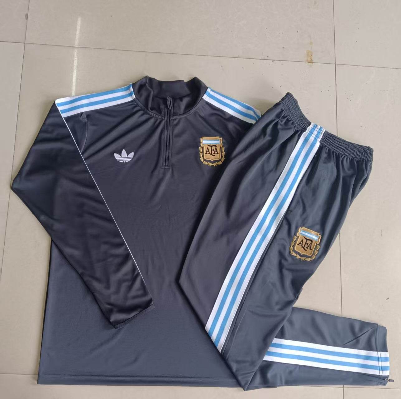CONJUNTO LARGO ARGENTINA ENTRENAMIENTO 25/26 HOMBRE - ZonaCamisetas