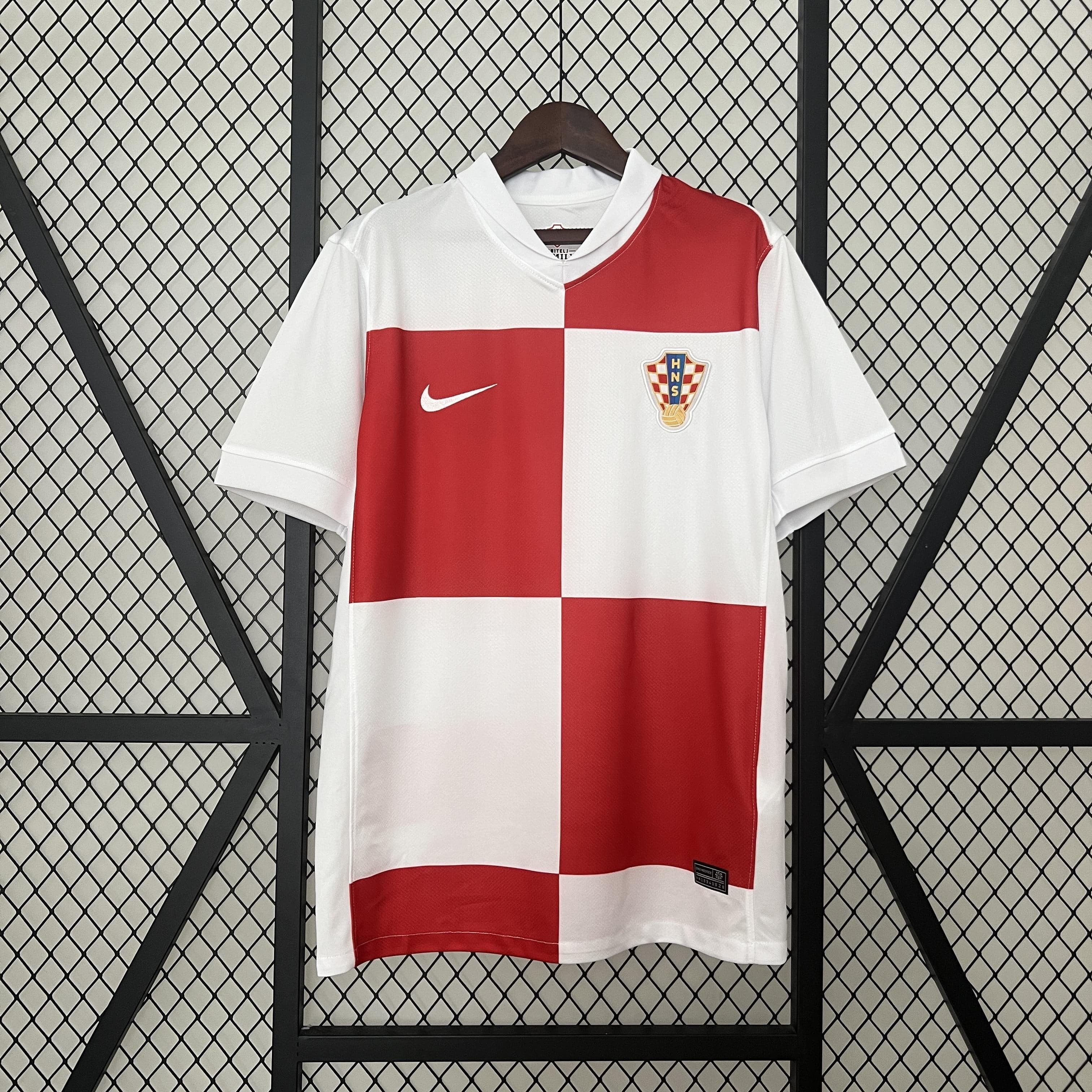 ZonaCamisetas CROACIA I EURO 2024 HOMBRE (VERSIÓN FAN) La Pelota Mundo CROACIA CROATIA