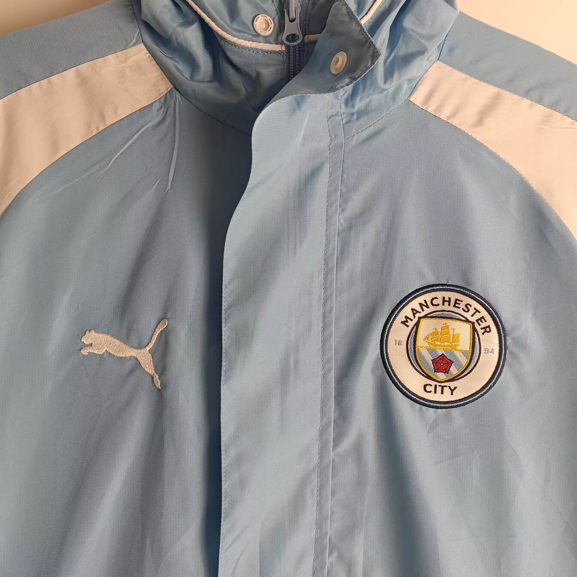 CORTAVIENTO MANCHESTER CITY l 24/25 - ZonaCamisetas