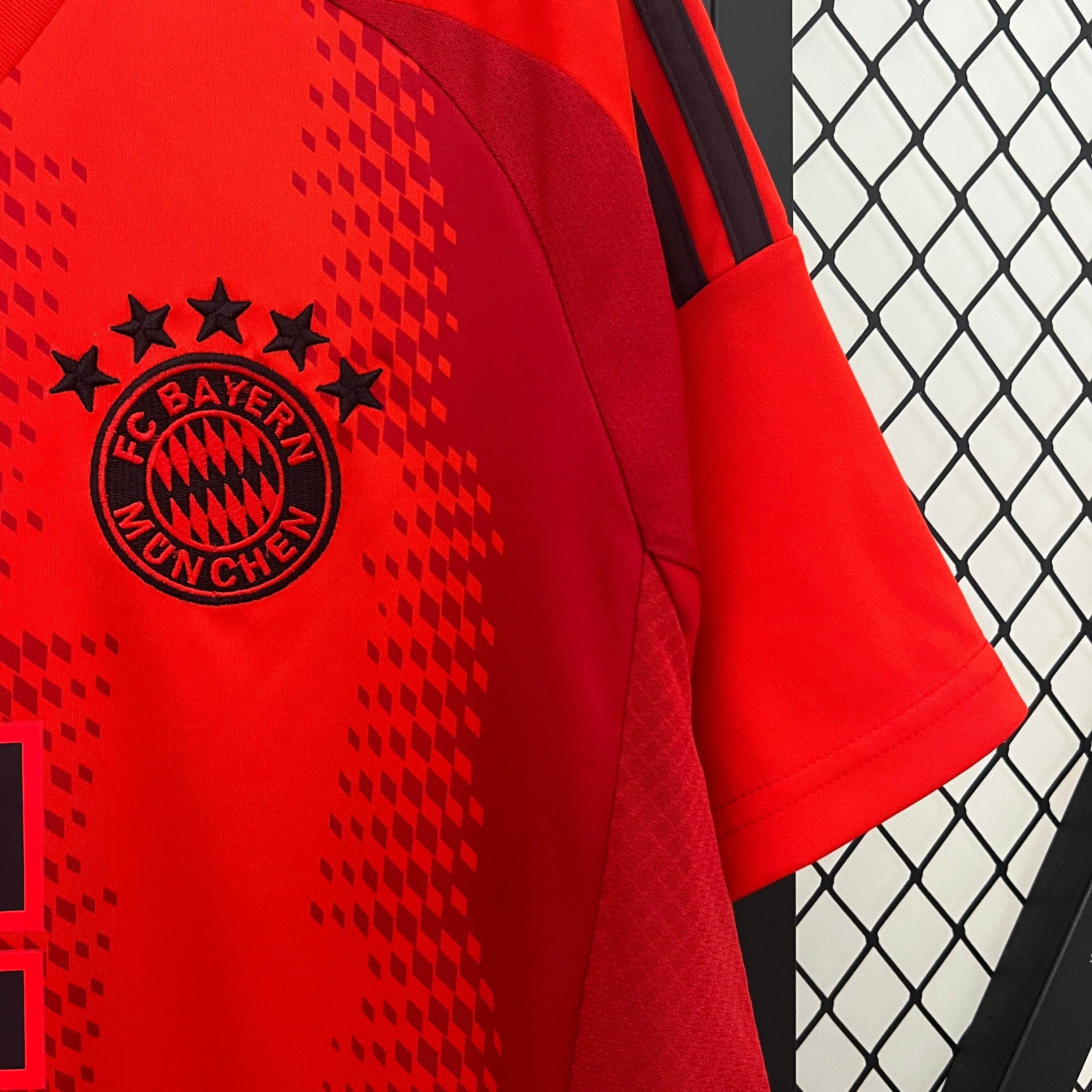 CAMISETA BAYERN MUNICH I 24/25 HOMBRE (VERSIÓN FAN) - ZonaCamisetas