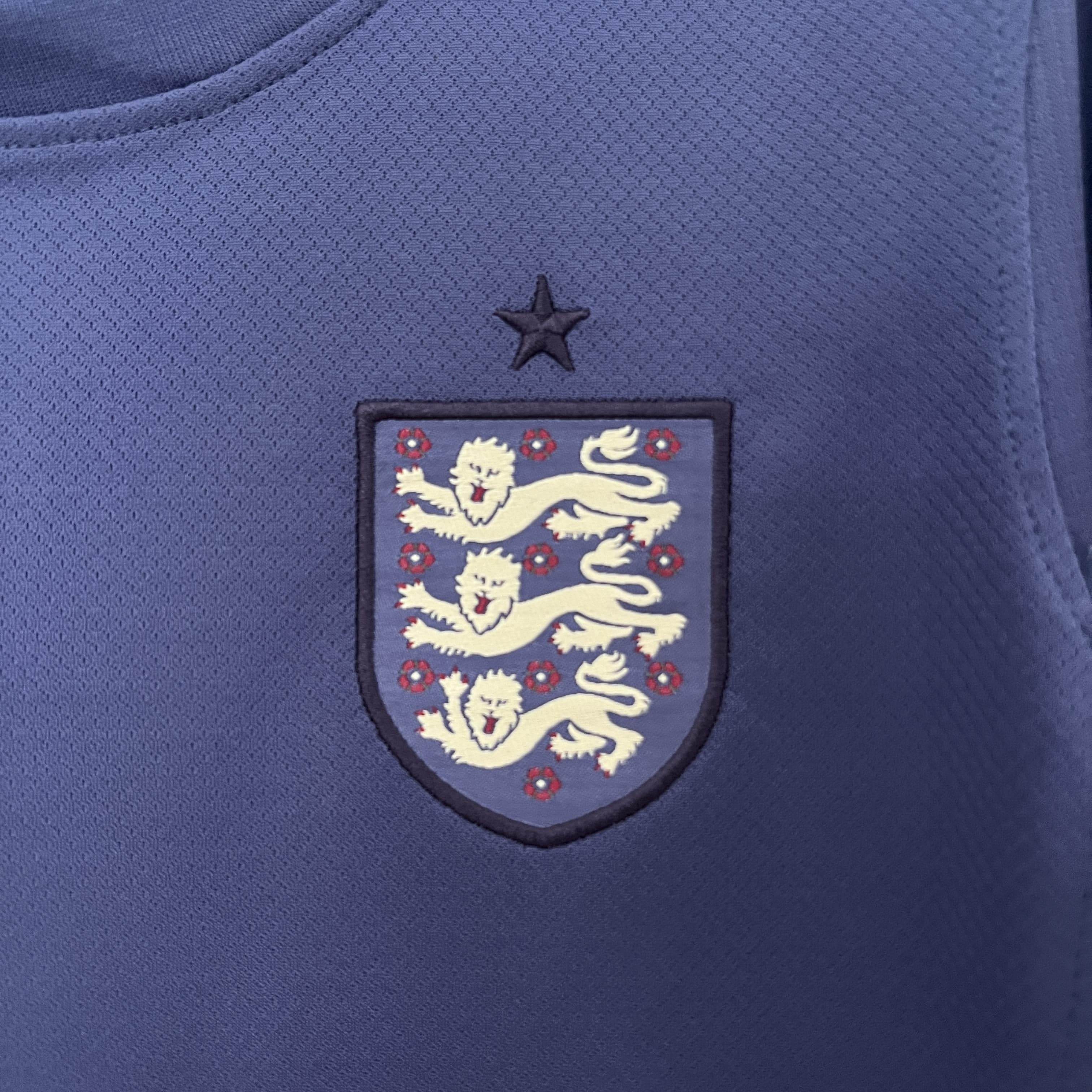 CAMISETA INGLATERRA lI EURO 2024 MUJER (VERSIÓN FAN) - ZonaCamisetas