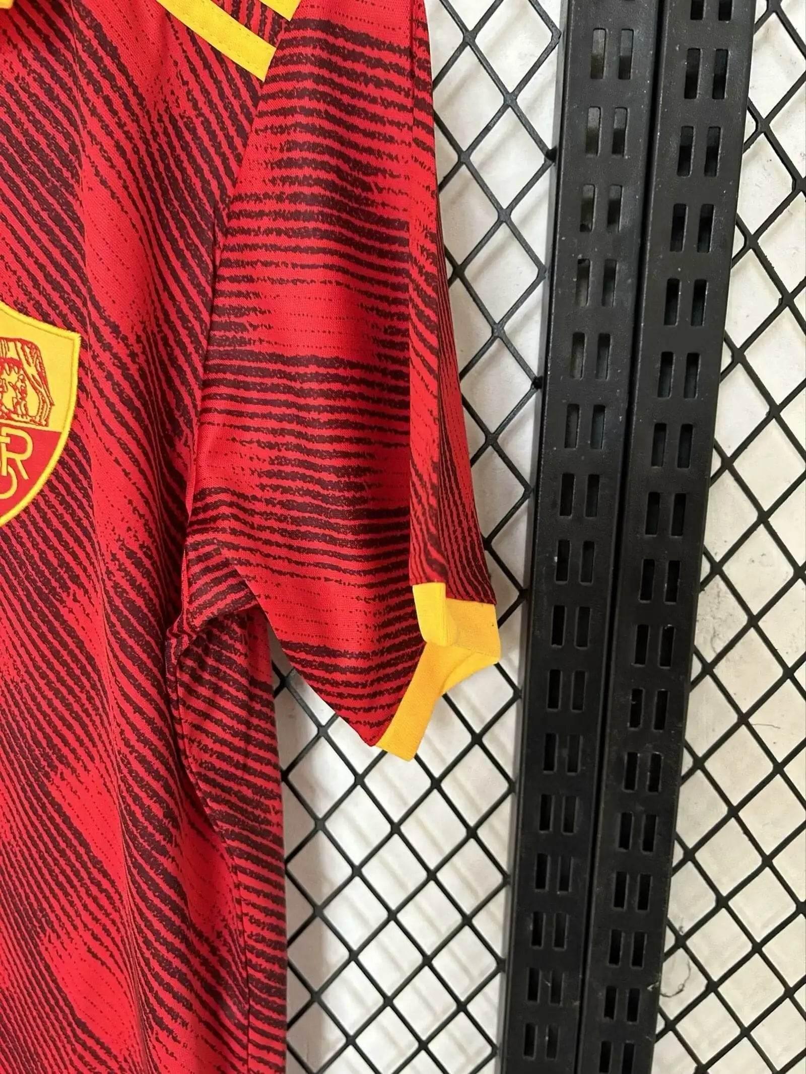 CAMISETA ROMA I 23/24 HOMBRE (VERSIÓN FAN) - ZonaCamisetas