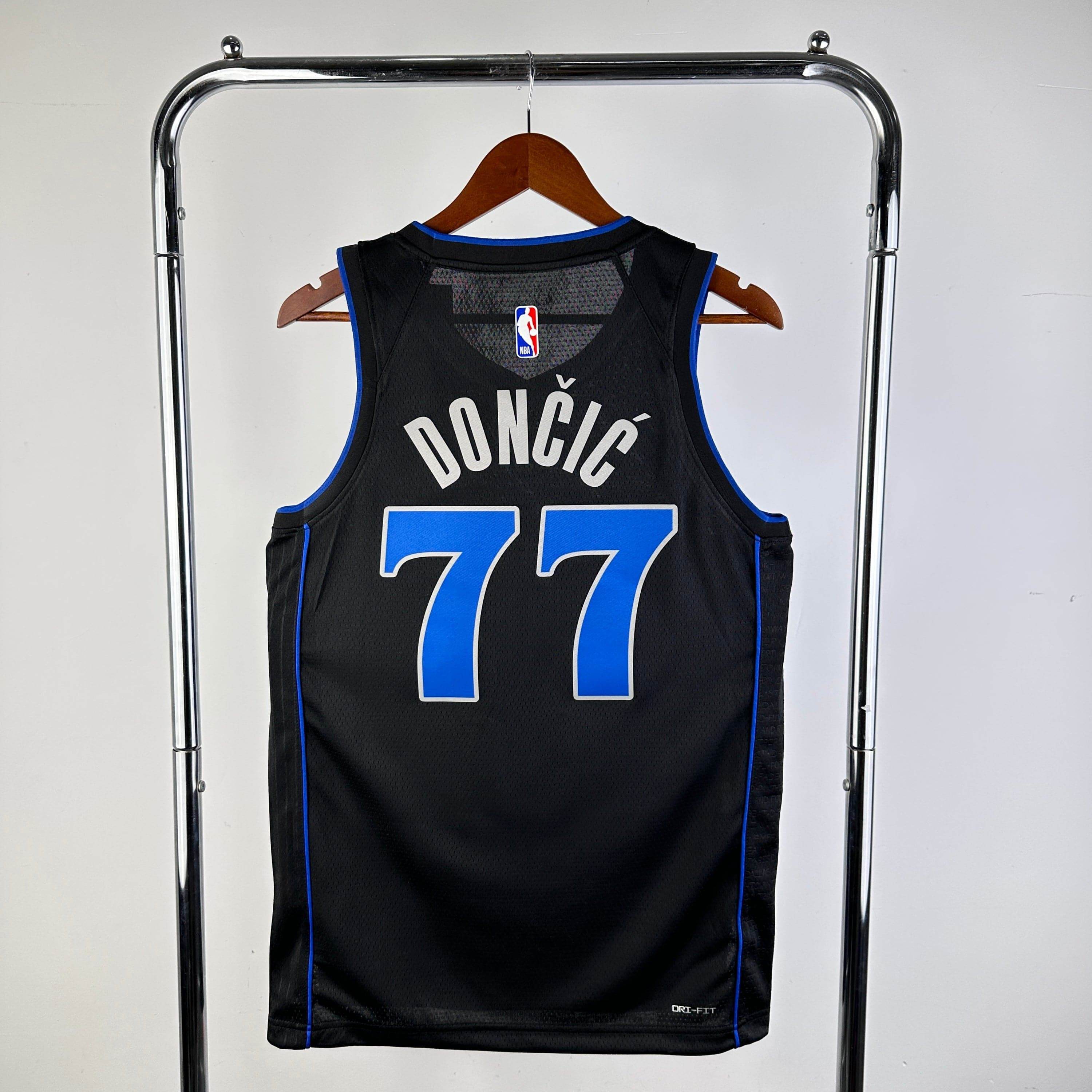 CAMISETA DALLAS MAVS SEASON 24 HOMBRE EDICION DONČIĆ (NBA) - ZonaCamisetas