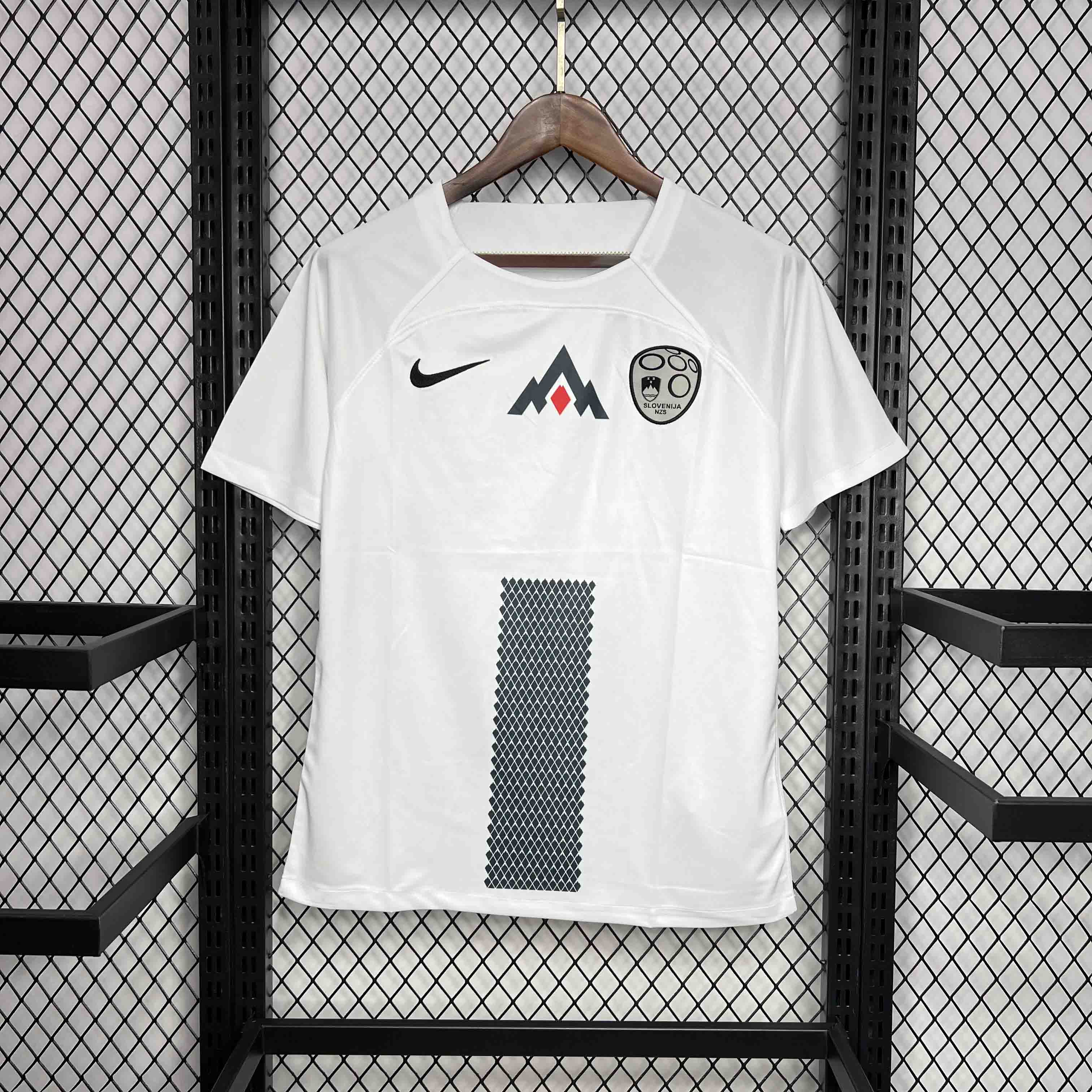 CAMISETA ESLOVENIA ll 2024 HOMBRE (VERSIÓN FAN)