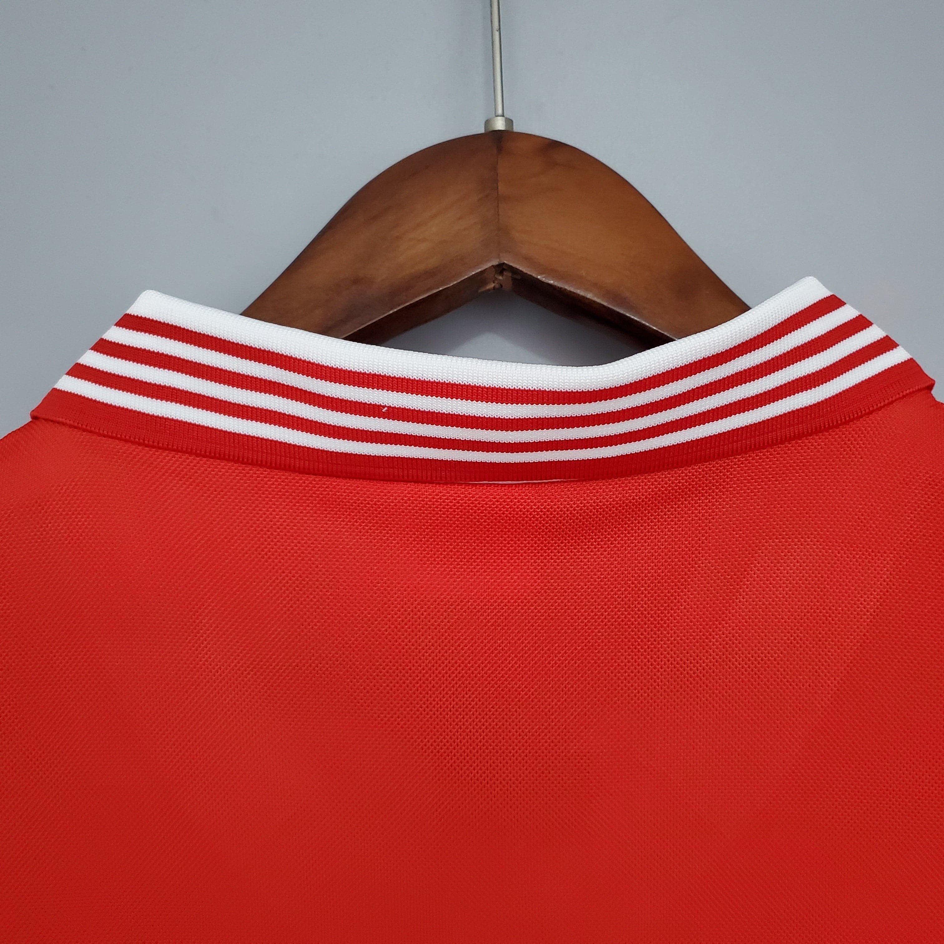 CAMISETA MANCHESTER UNITED I 1977 HOMBRE (RETRO)
