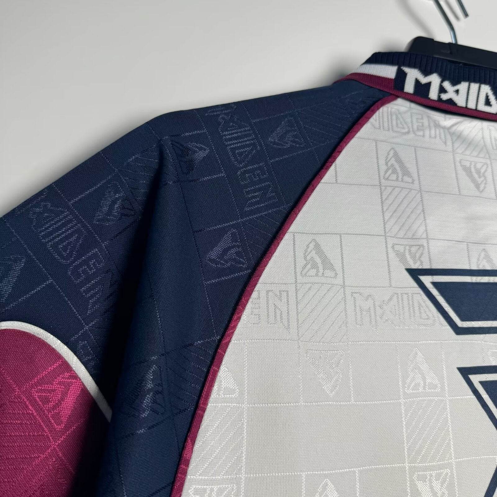 CAMISETA WEST HAM IRON MAIDEN 1999 HOMBRE (RETRO) - ZonaCamisetas