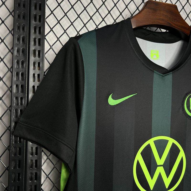CAMISETA WOLFSBURG Il 24/25 HOMBRE (VERSIÓN FAN) - ZonaCamisetas