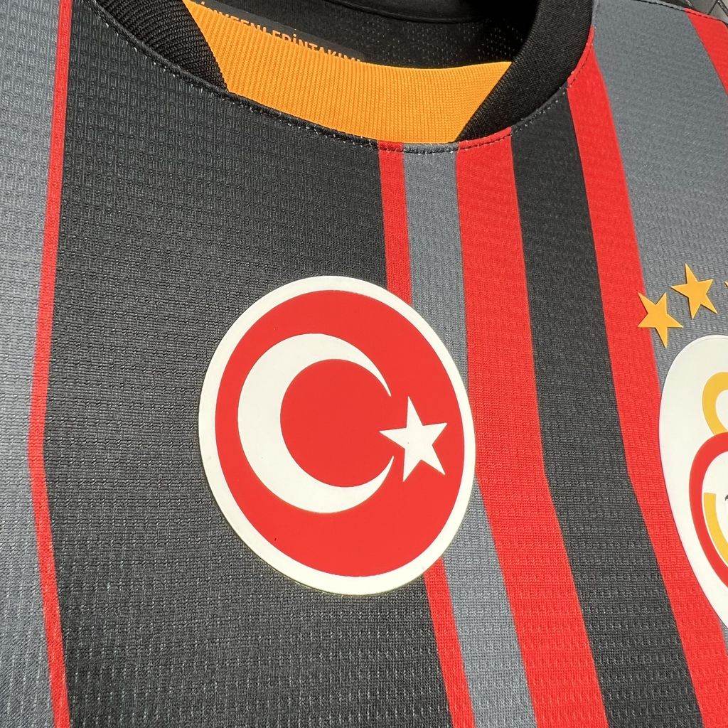 CAMISETA GALATASARAY lIl 24/25 HOMBRE (VERSIÓN FAN) - ZonaCamisetas